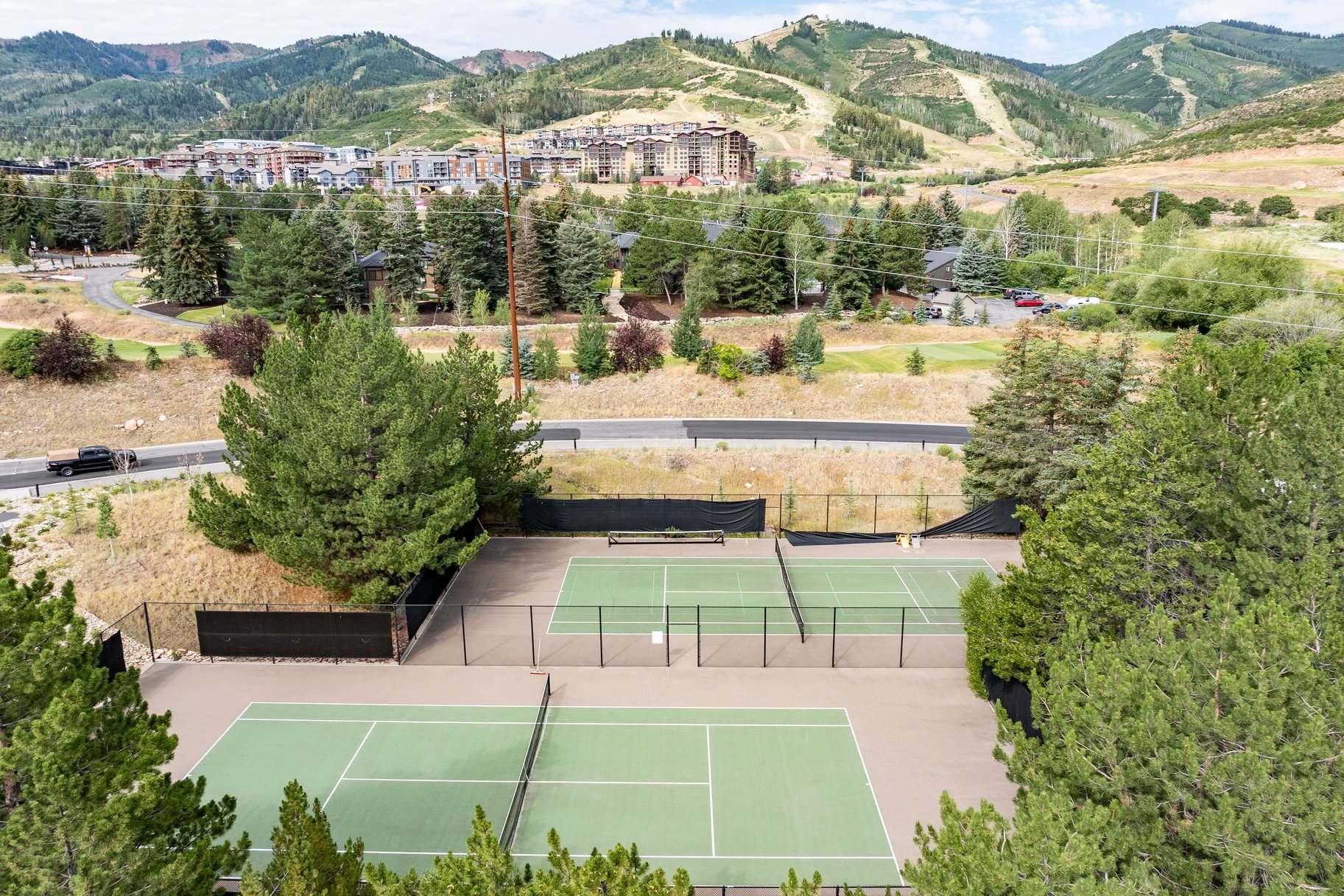  Ground Level Unit, Walk to Ski Lifts - 物件實景