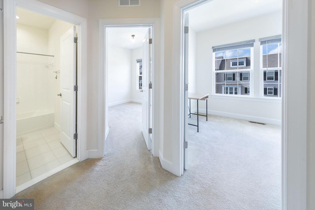 Haymarket, Virginia, 20169, United States, 3 Bedrooms Bedrooms, ,4 BathroomsBathrooms,Residential,For Sale,1904244
