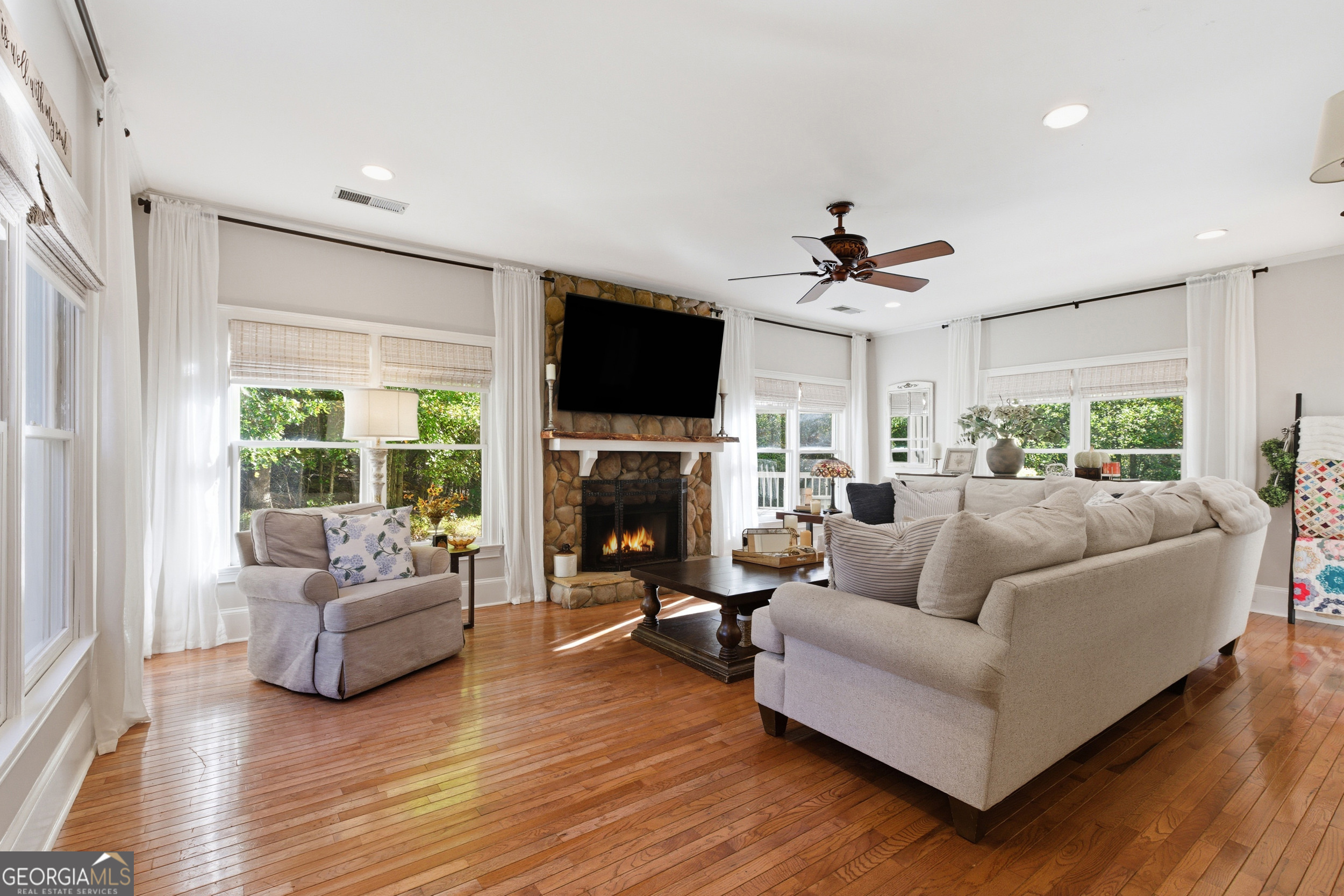 Clarkesville, Georgia, 30523, United States, 4 Bedrooms Bedrooms, ,4 BathroomsBathrooms,Residential,For Sale,1975876