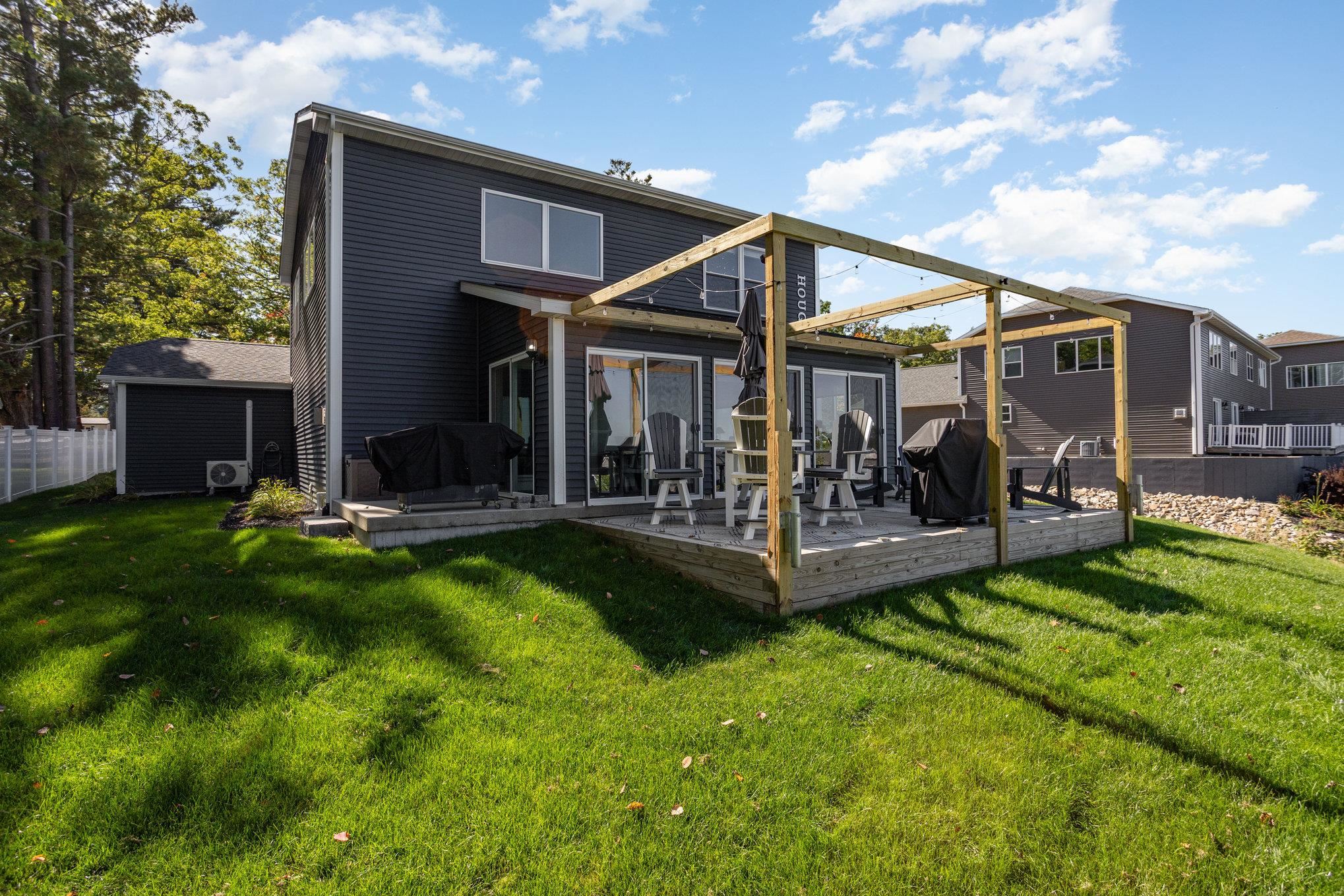 Houghton Lake, Michigan, 48629, United States, 3 Bedrooms Bedrooms, ,3 BathroomsBathrooms,Residential,For Sale,1983284