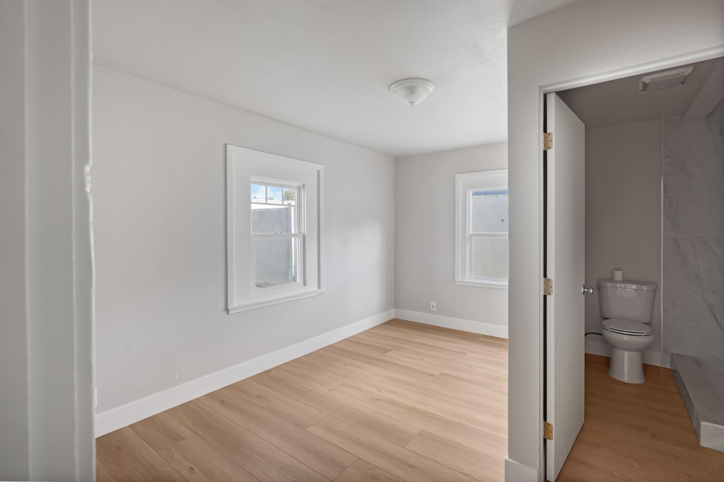 Mountain View, California, 94043, United States, 4 Bedrooms Bedrooms, ,3 BathroomsBathrooms,Residential,For Sale,1992063