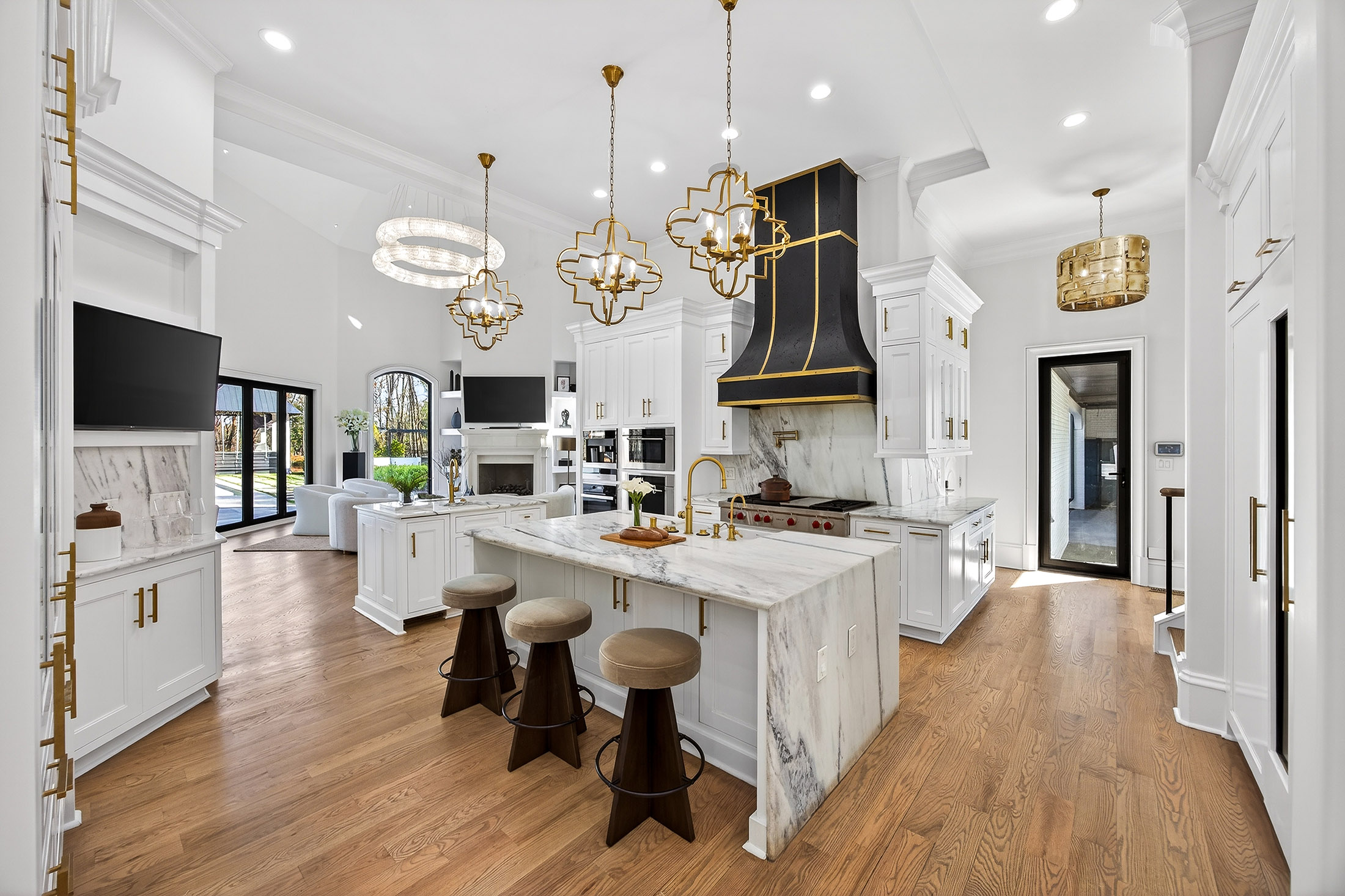  Exceptional Gated Estate with Resort-caliber Grounds - 物件實景