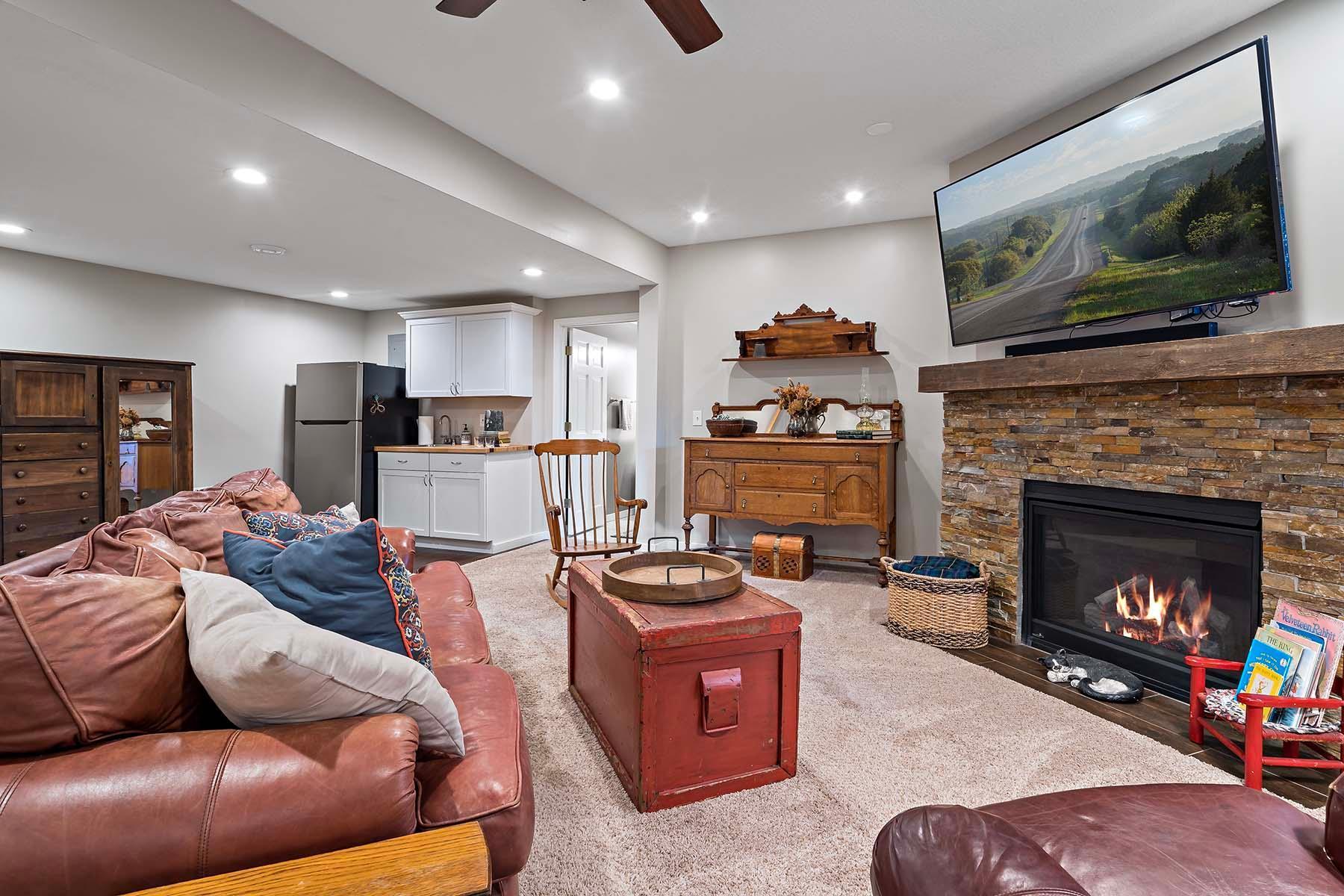Burnsville, Minnesota, 55306, United States, 5 Bedrooms Bedrooms, ,3 BathroomsBathrooms,Residential,For Sale,1924663