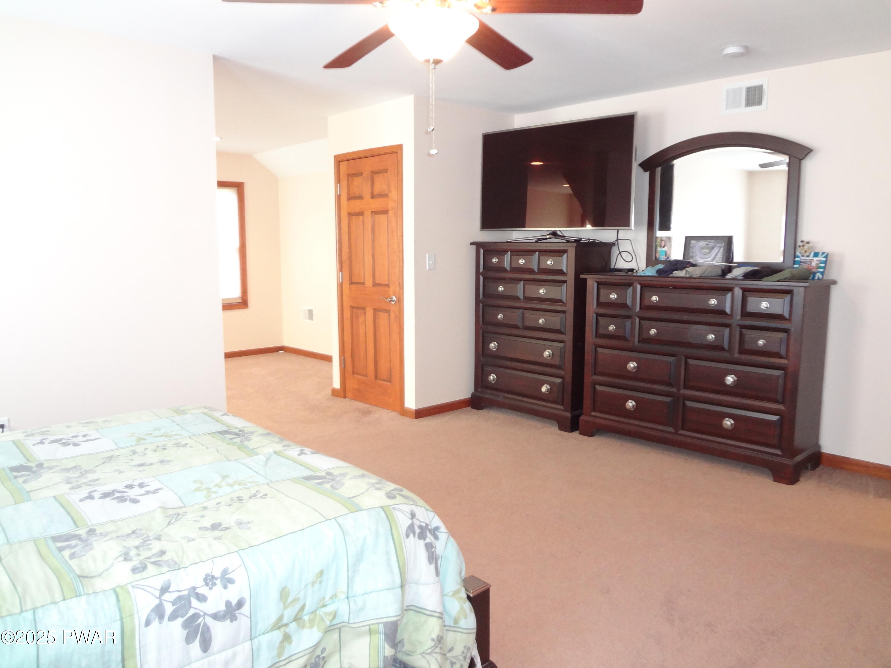 Hawley, Pennsylvania, 18428, United States, 4 Bedrooms Bedrooms, ,3 BathroomsBathrooms,Residential,For Sale,1983271