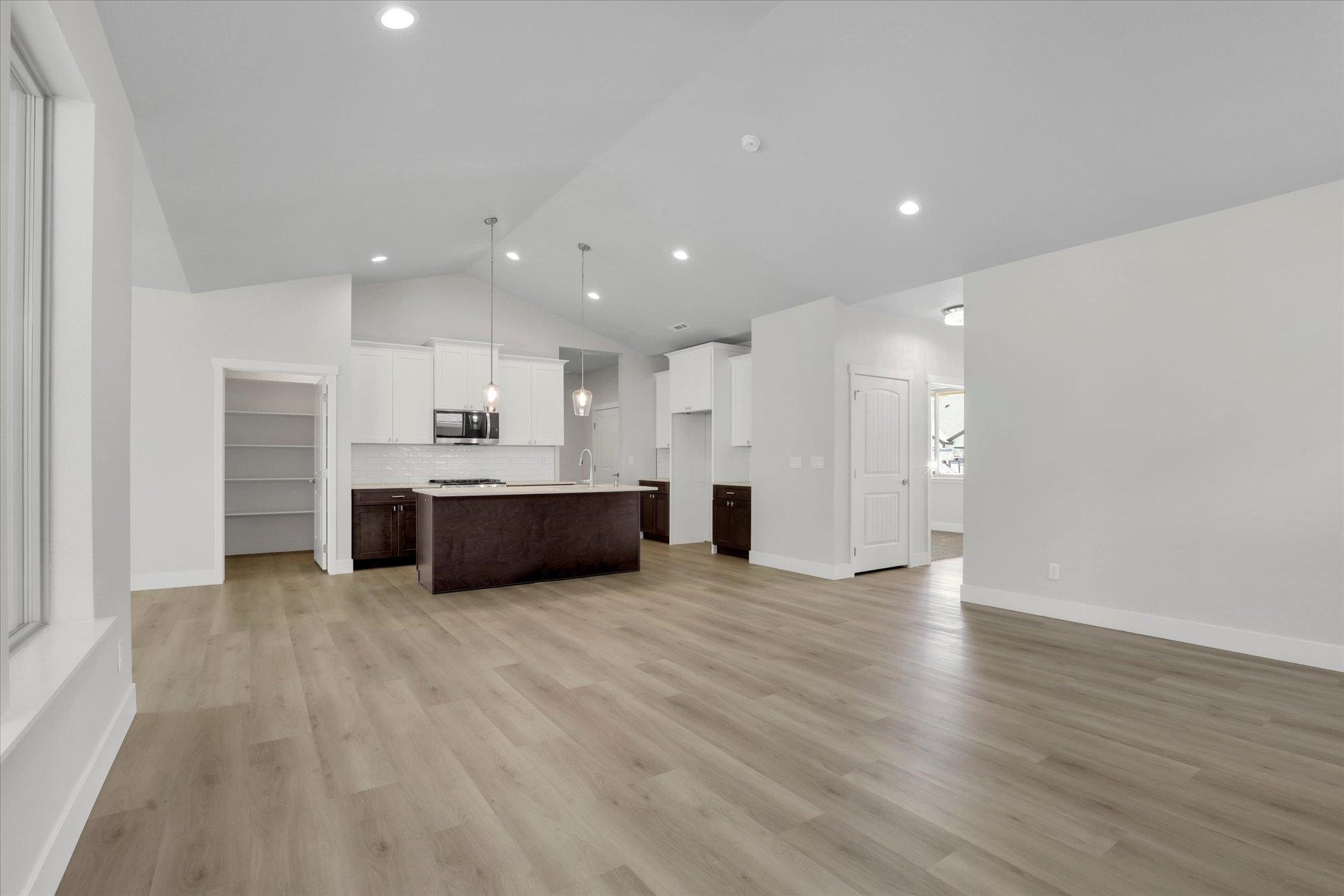 Deer Park, Washington, 99006, United States, 3 Bedrooms Bedrooms, ,2 BathroomsBathrooms,Residential,For Sale,1962895