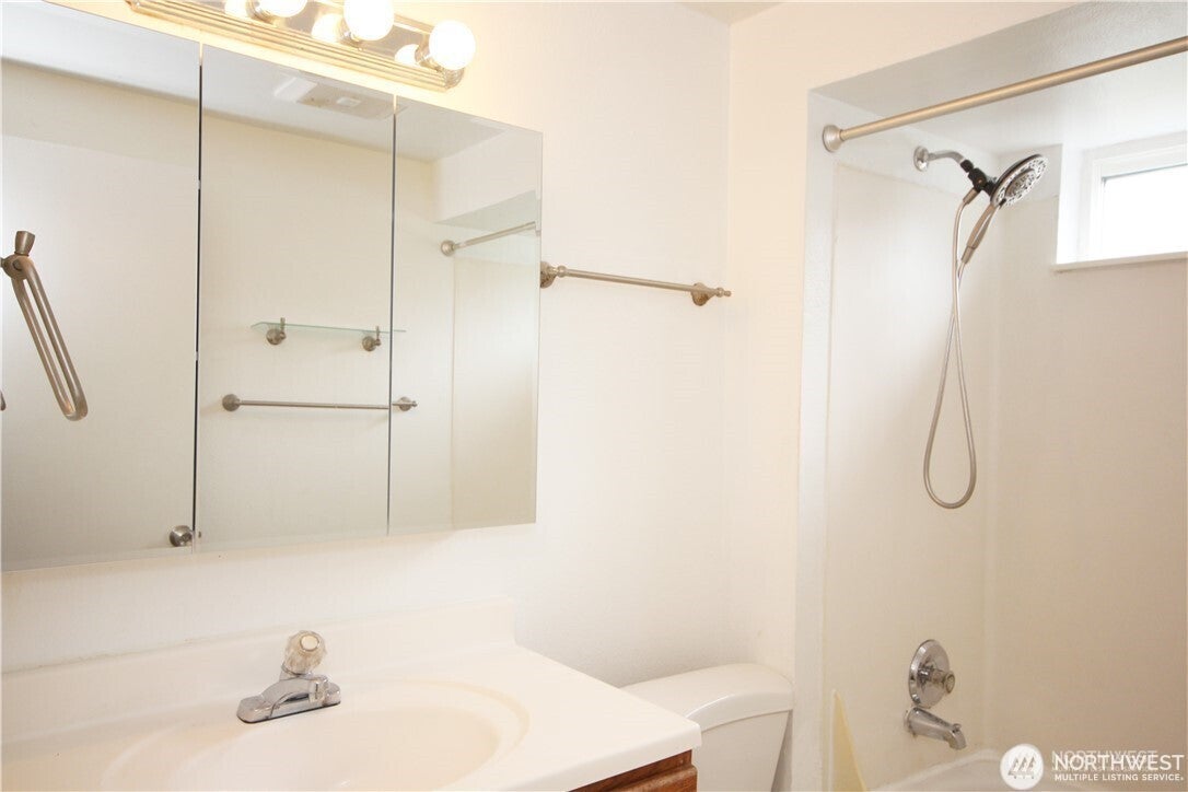 Seattle, Washington, 98106, United States, ,Residential,For Sale,2005576