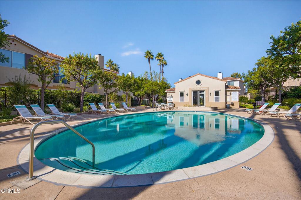 Moorpark, California, 93021, United States, 2 Bedrooms Bedrooms, ,3 BathroomsBathrooms,Residential,For Sale,1989466