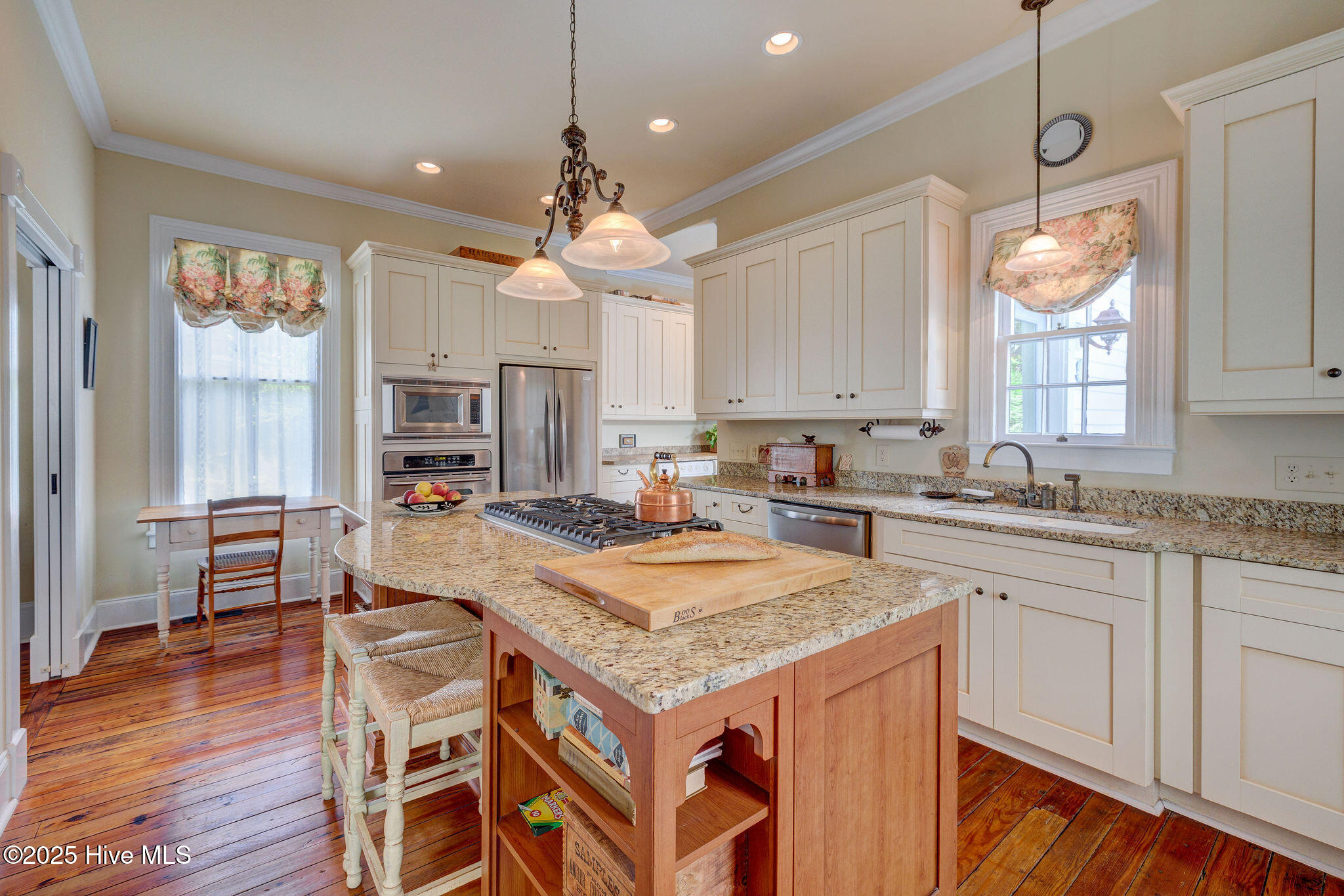 Wilmington, North Carolina, 28401, United States, 4 Bedrooms Bedrooms, ,3 BathroomsBathrooms,Residential,For Sale,1874502