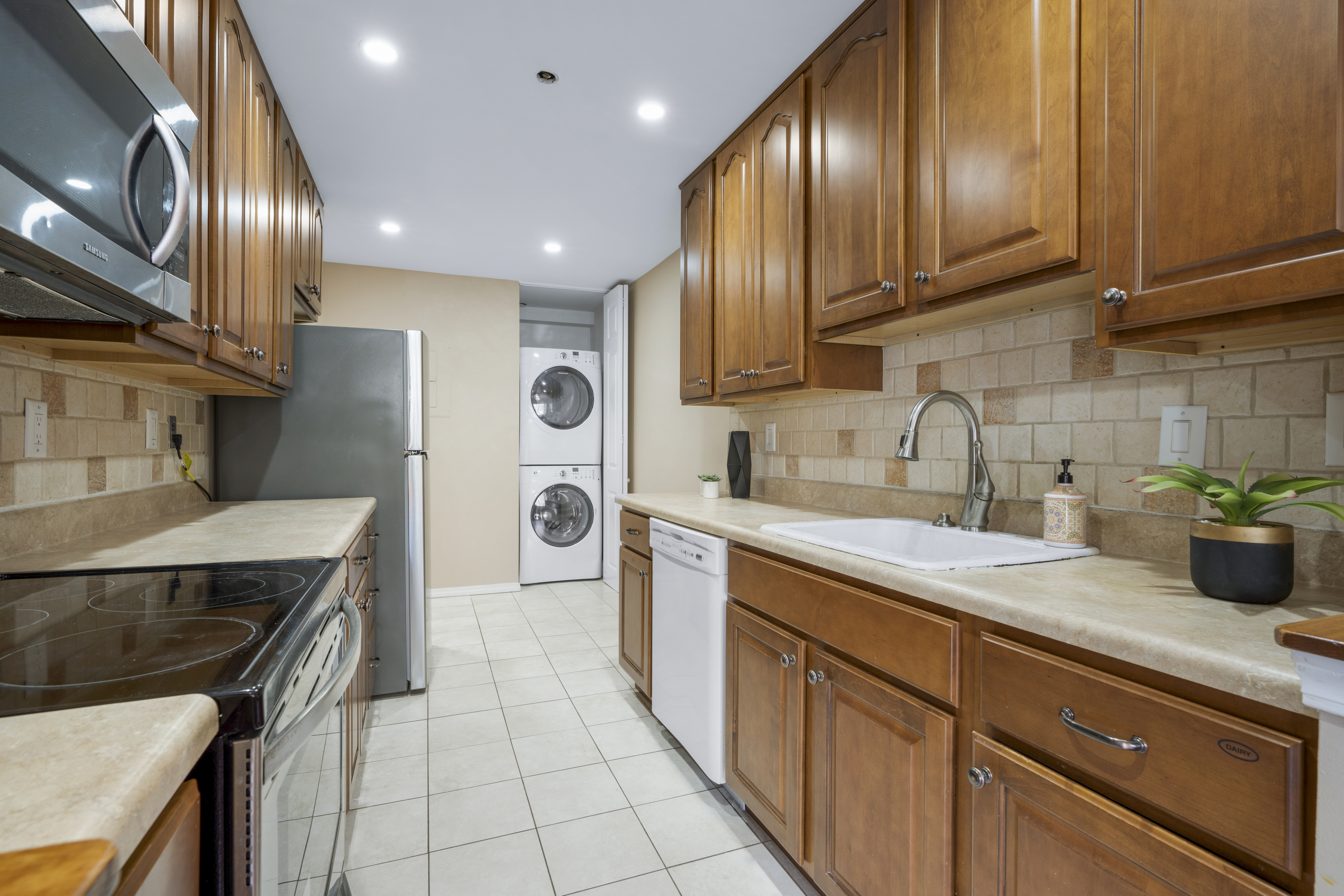  Two-Level Townhouse in White Plains - 物件實景
