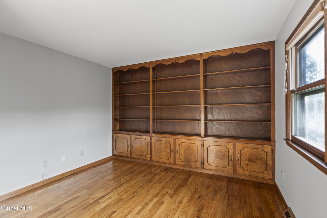Niskayuna, New York, 12309, United States, 6 Bedrooms Bedrooms, ,4 BathroomsBathrooms,Residential,For Sale,1906999
