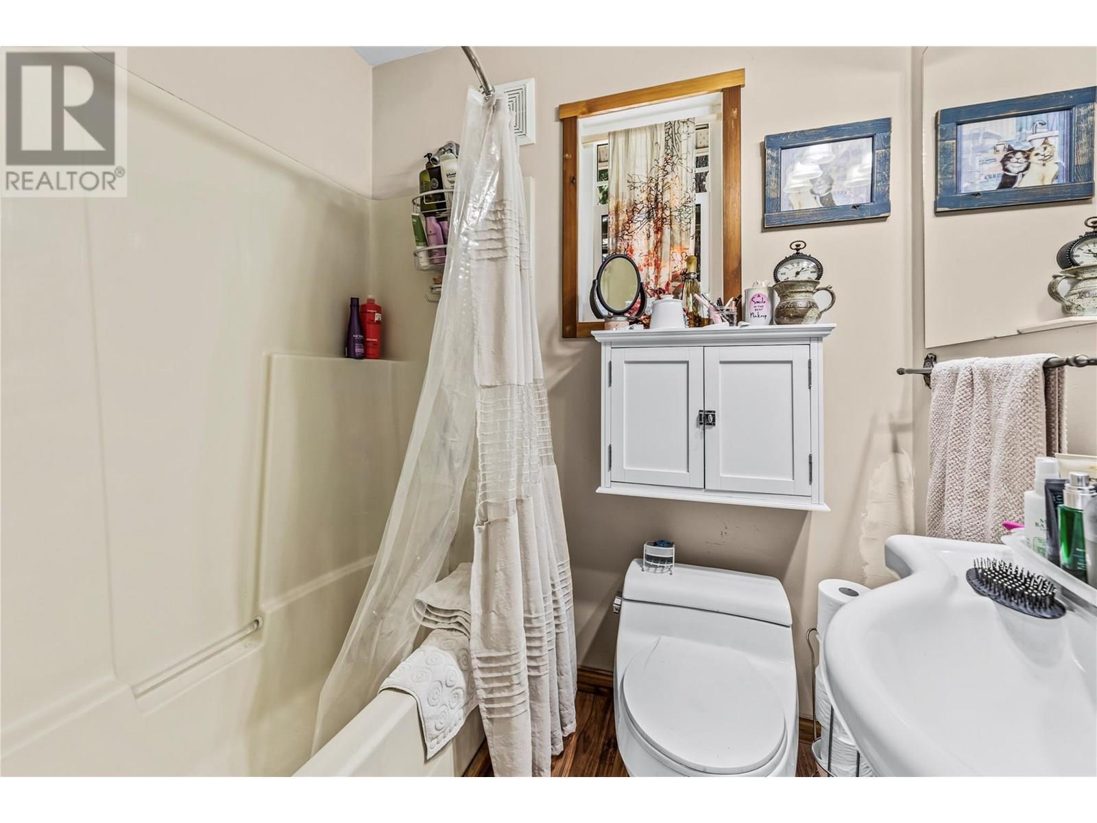 TAPPEN, British Columbia, V0E 2X2, CA, 2 Bedrooms Bedrooms, ,2 BathroomsBathrooms,Residential,For Sale,1868276
