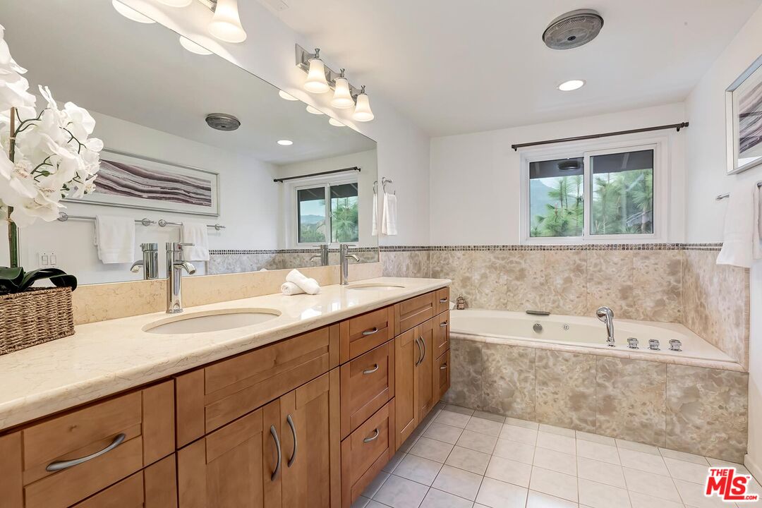 Pacific Palisades, California, 90272, United States, 3 Bedrooms Bedrooms, ,4 BathroomsBathrooms,Residential,For Sale,1993349