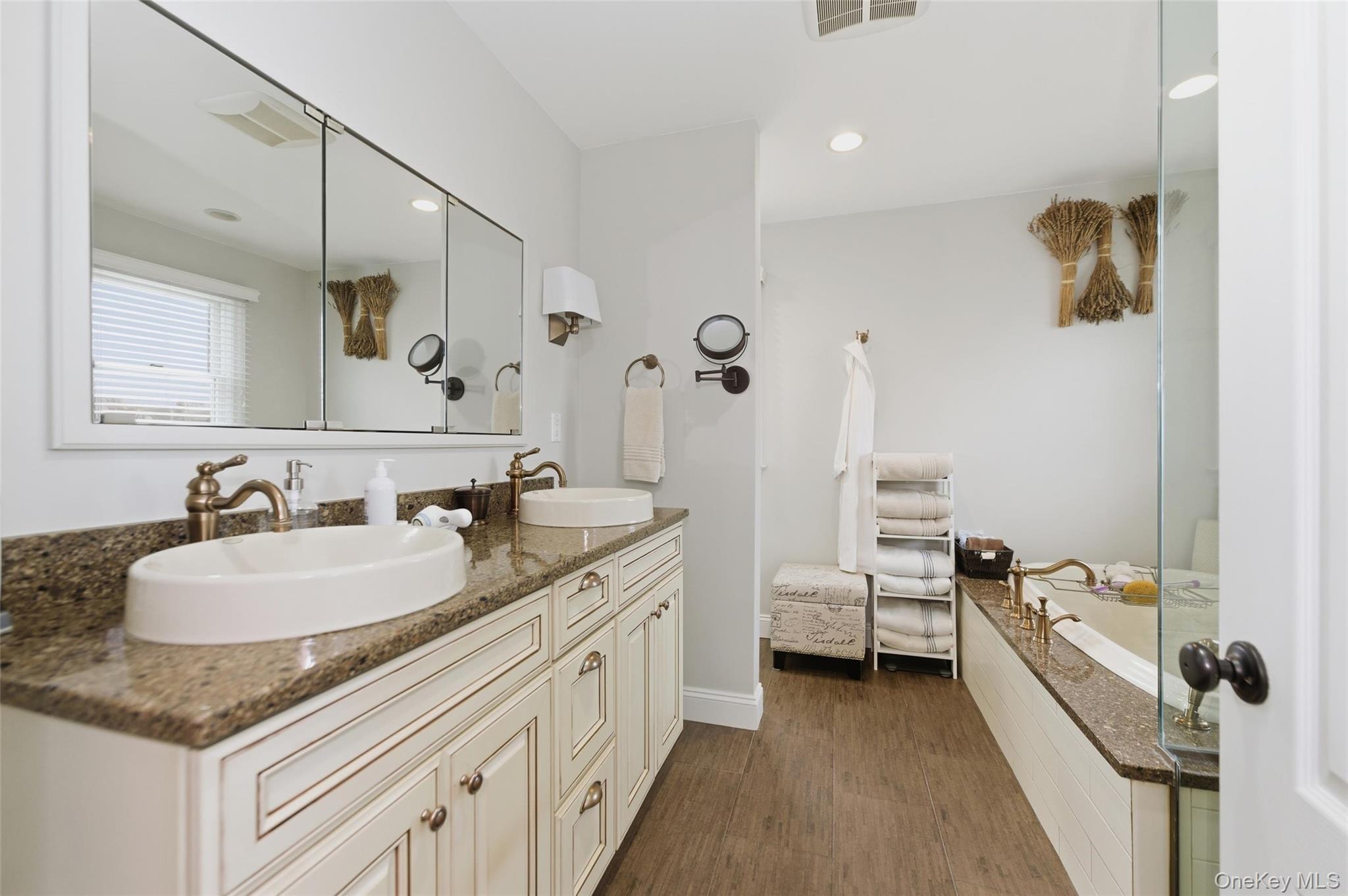 Oceanside, New York, 11572, United States, 3 Bedrooms Bedrooms, ,3 BathroomsBathrooms,Residential,For Sale,1990988