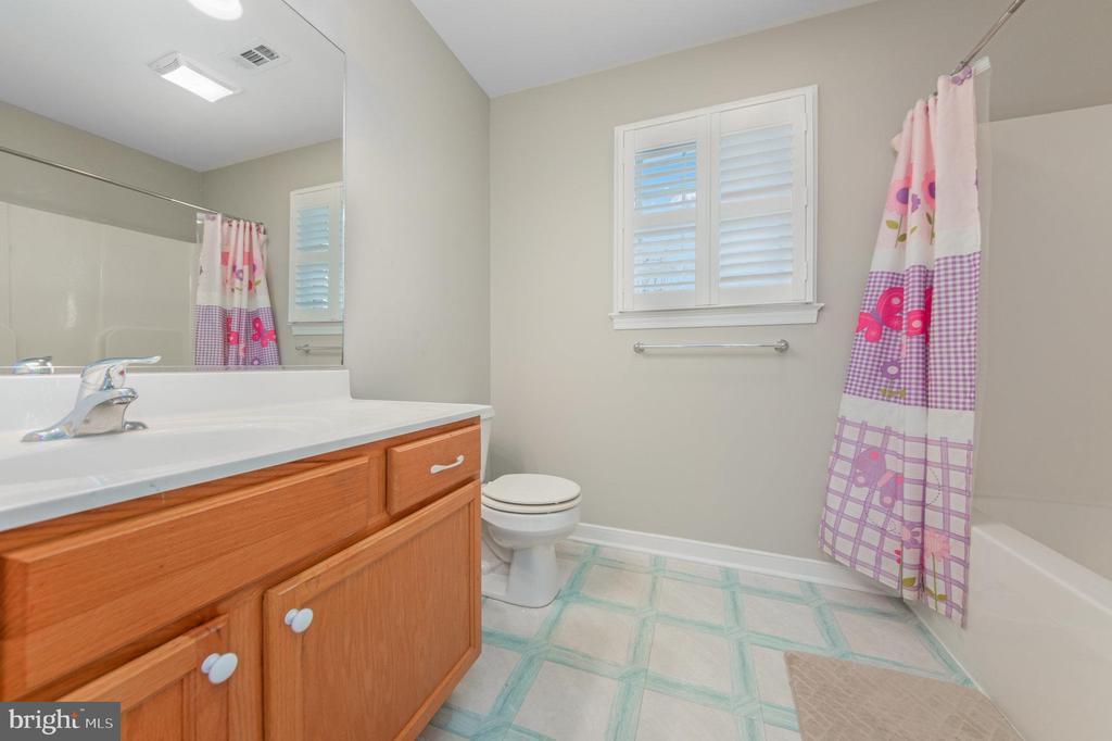 Port Royal, Virginia, 22535, United States, 5 Bedrooms Bedrooms, ,4 BathroomsBathrooms,Residential,For Sale,1959424