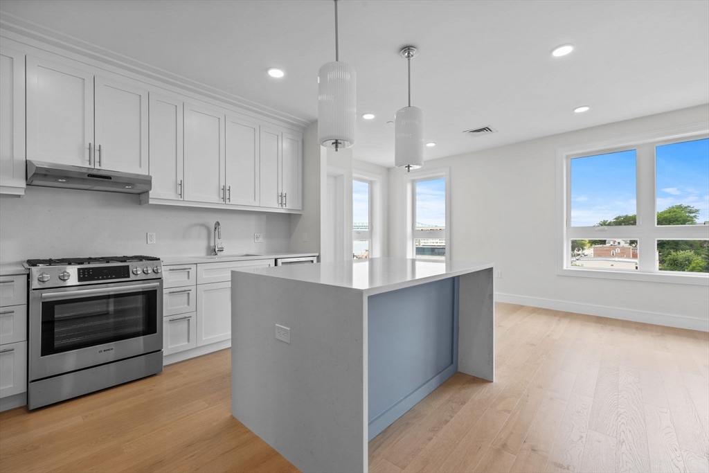 Boston, Massachusetts, 02128, United States, 2 Bedrooms Bedrooms, ,2 BathroomsBathrooms,Residential,For Sale,1942653