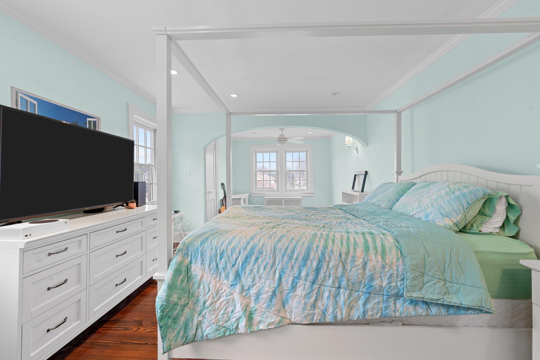 Rockville Centre, New York, 11570, United States, 4 Bedrooms Bedrooms, ,2 BathroomsBathrooms,Residential,For Sale,1928749