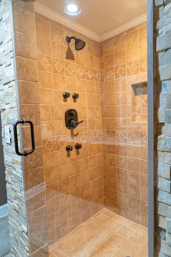 Prestonsburg, Kentucky, 41653, United States, 4 Bedrooms Bedrooms, ,5 BathroomsBathrooms,Residential,For Sale,2048061