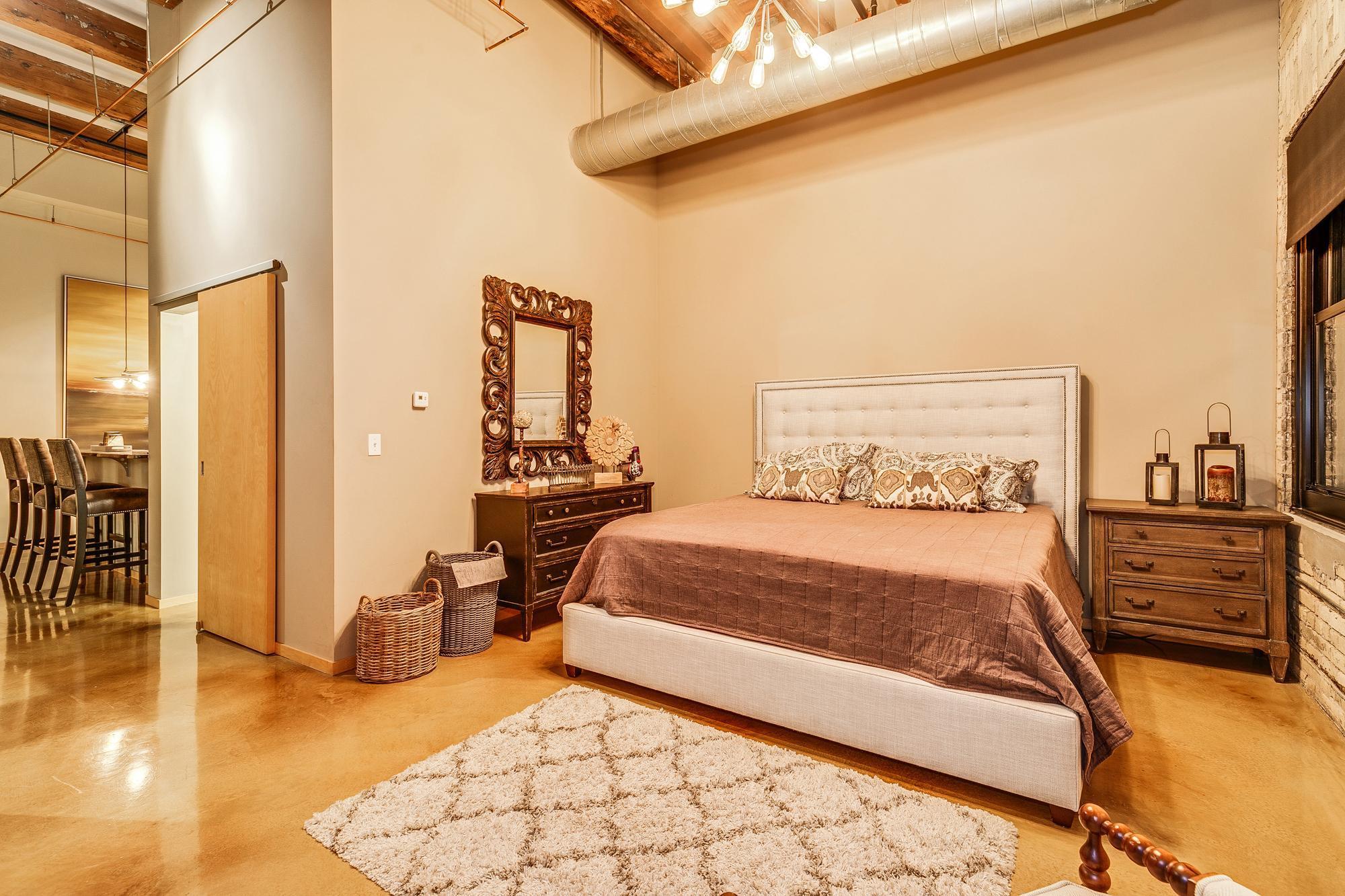 Saint Paul, Minnesota, 55101, United States, 2 Bedrooms Bedrooms, ,1 BathroomBathrooms,Residential,For Sale,1794377