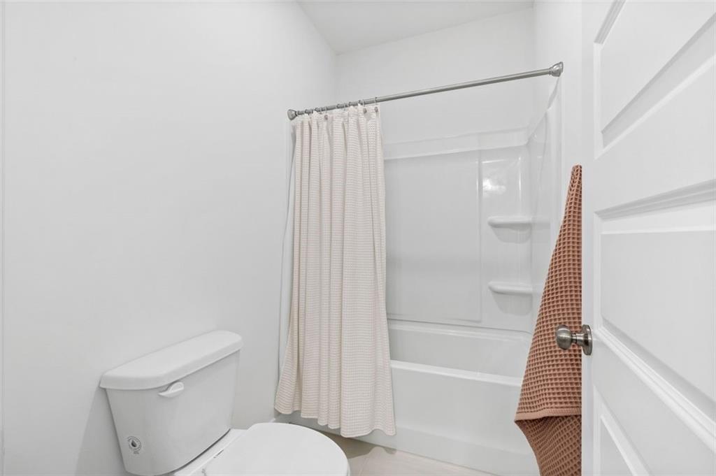 Gainesville, Georgia, 30506, United States, 5 Bedrooms Bedrooms, ,5 BathroomsBathrooms,Residential,For Sale,1846950