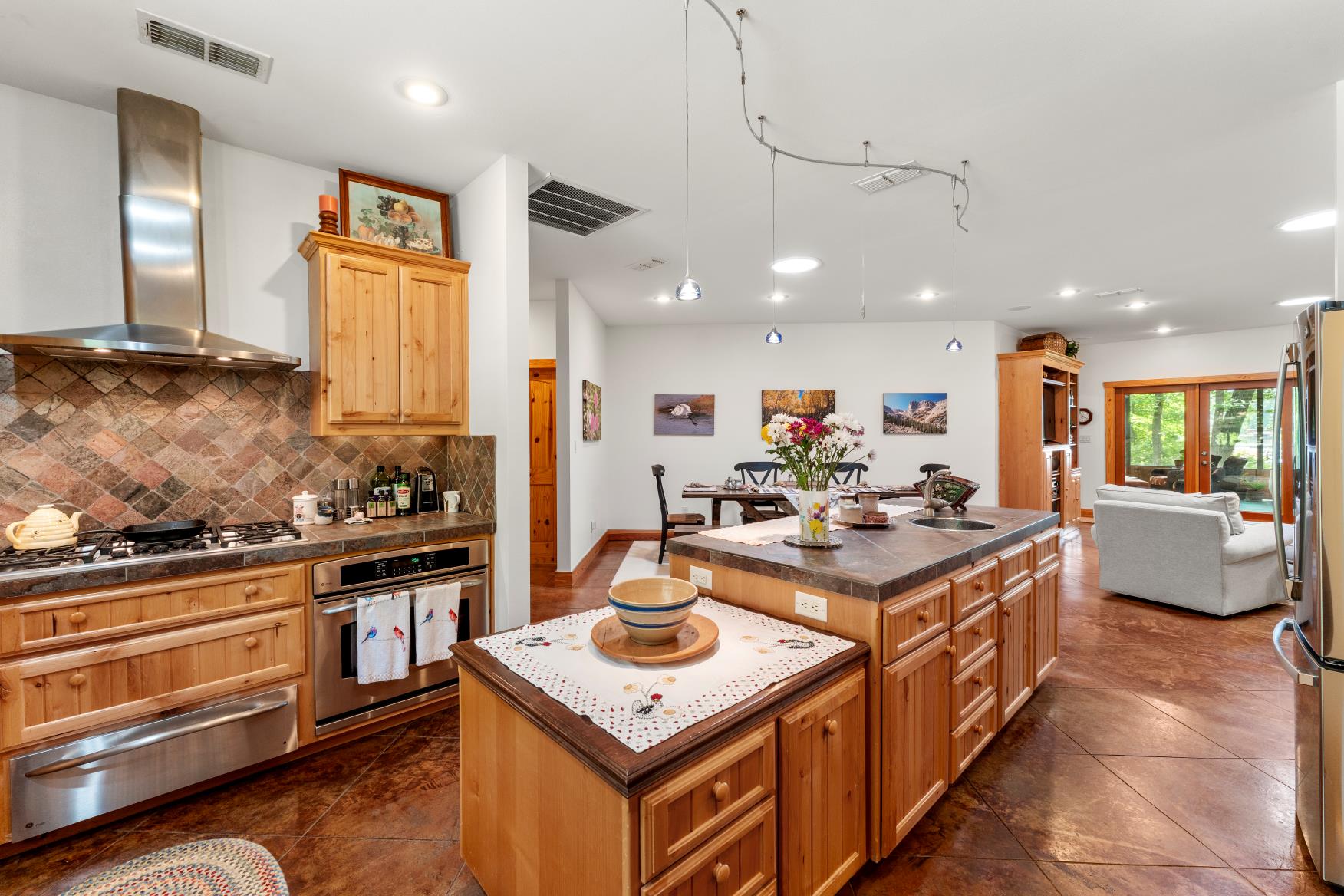 Quitman, Texas, 75783, United States, 3 Bedrooms Bedrooms, ,3 BathroomsBathrooms,Residential,For Sale,1921842