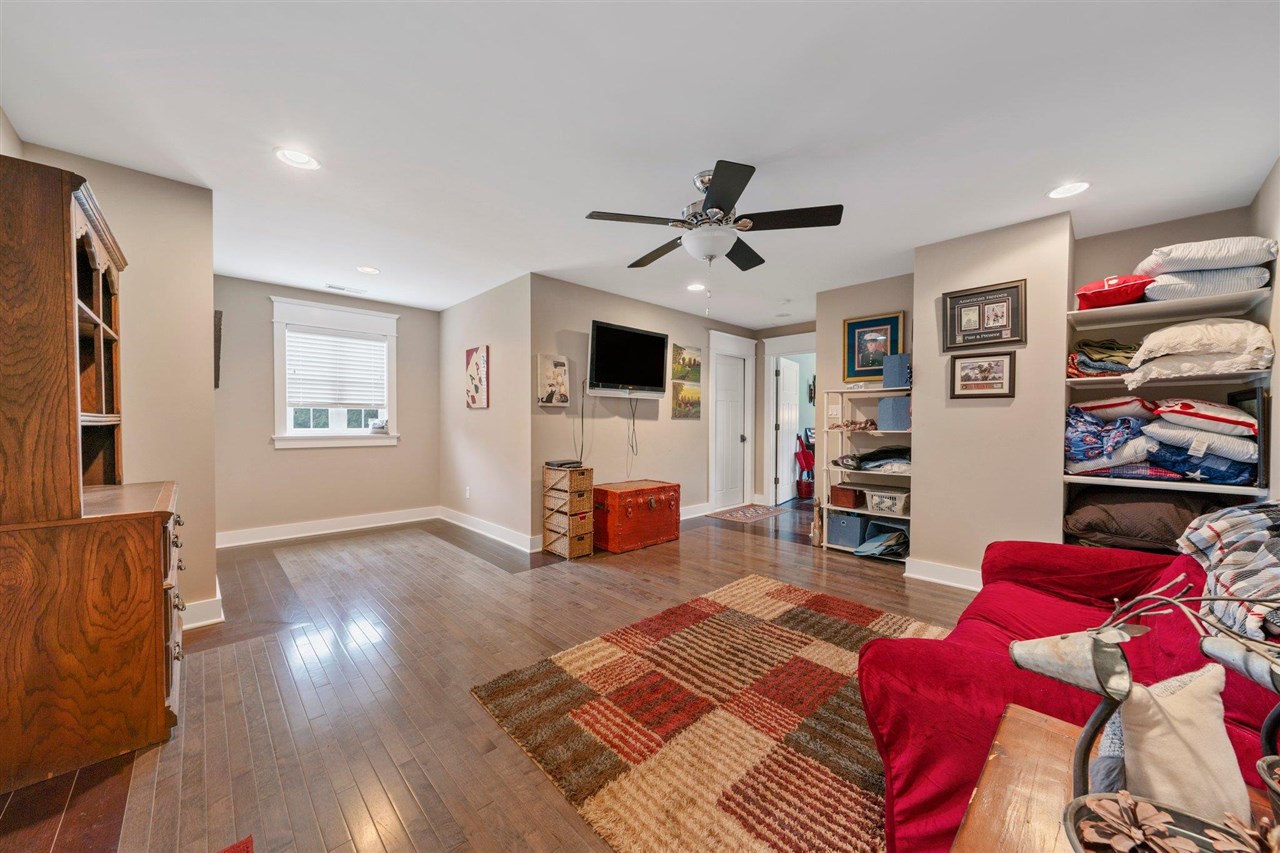 Franklin, Kentucky, 42134, United States, 6 Bedrooms Bedrooms, ,3 BathroomsBathrooms,Residential,For Sale,2002966