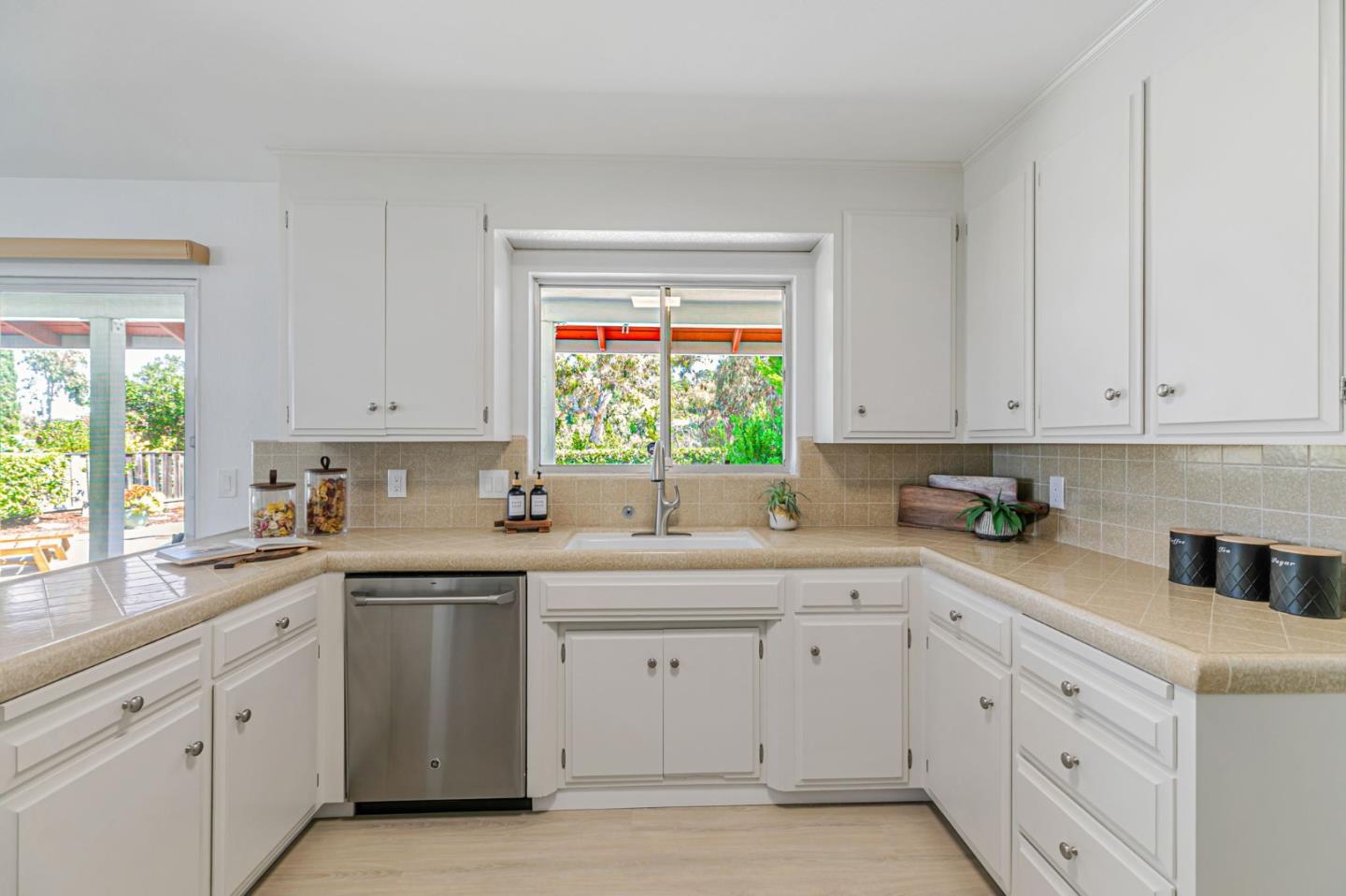 Los Altos, California, 94024, United States, 3 Bedrooms Bedrooms, ,2 BathroomsBathrooms,Residential,For Sale,1941644