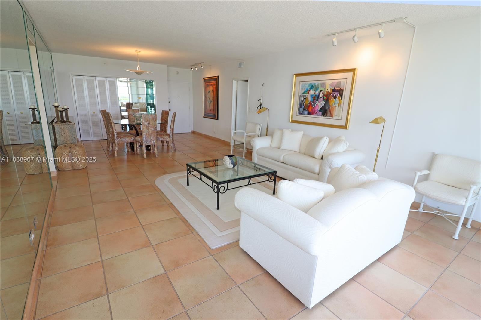 Miami Beach, Florida, 33140, United States, 2 Bedrooms Bedrooms, ,2 BathroomsBathrooms,Residential,For Sale,1890923