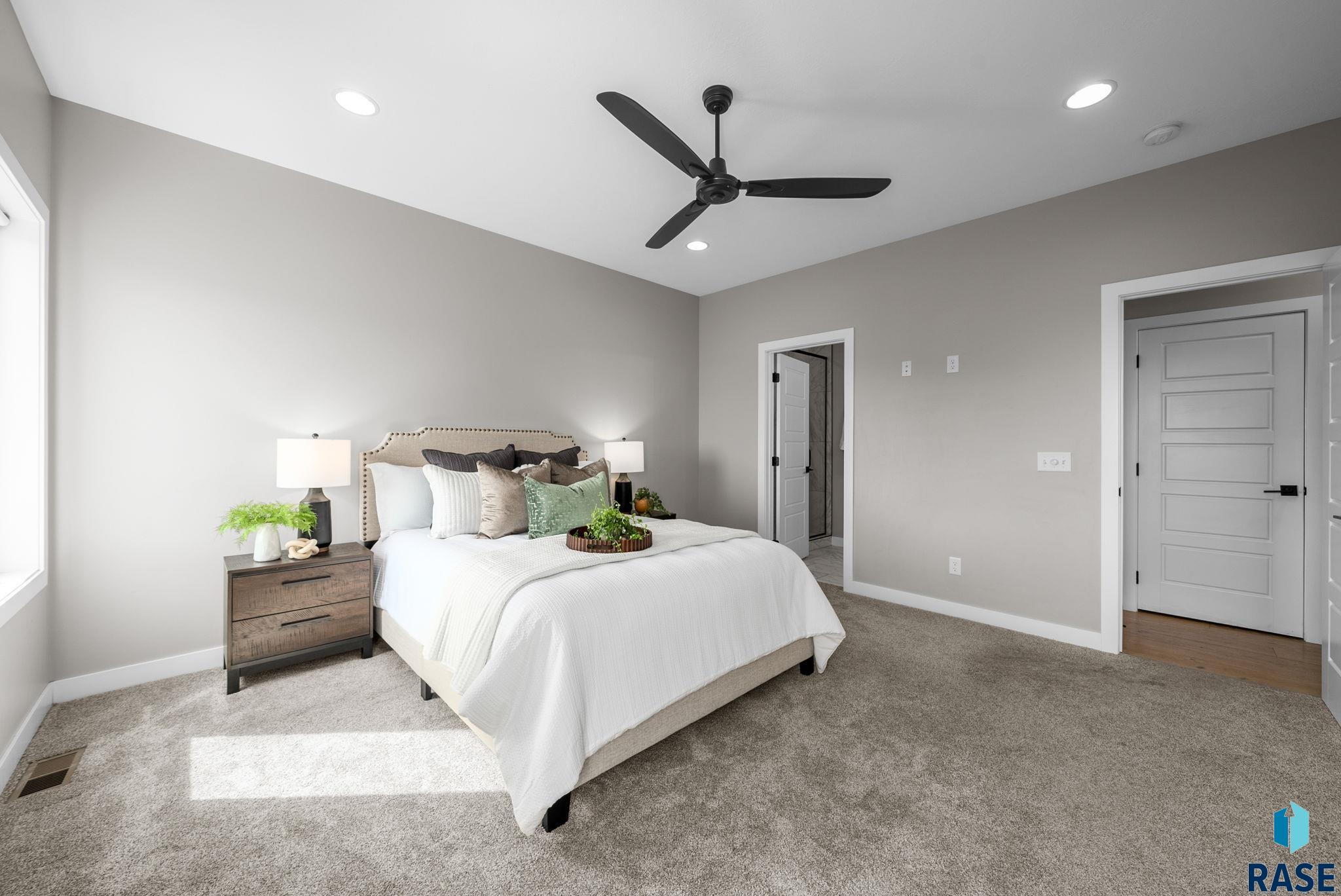 Sioux Falls, South Dakota, 57110, United States, 6 Bedrooms Bedrooms, ,4 BathroomsBathrooms,Residential,For Sale,1892157