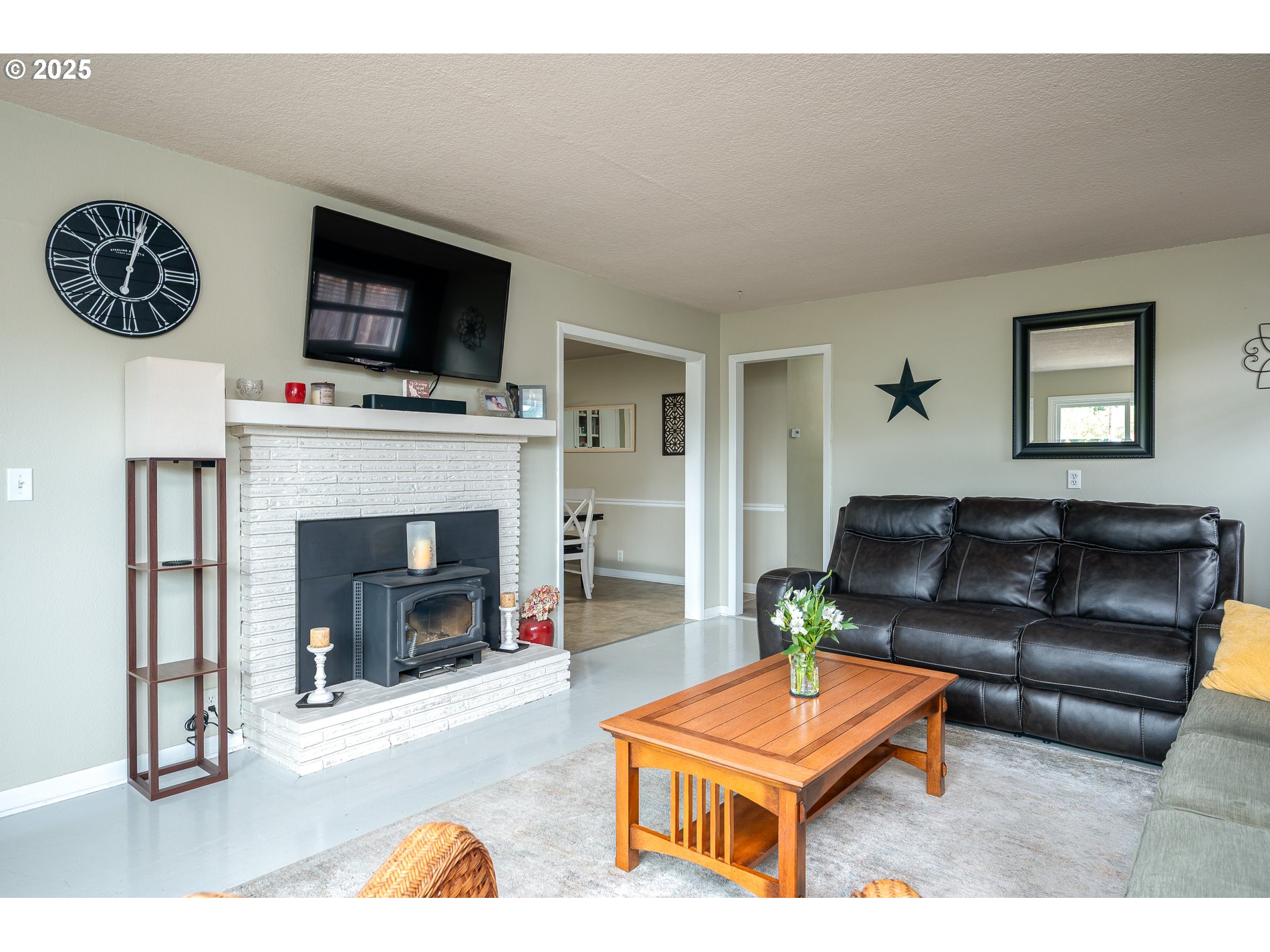 Milwaukie, Oregon, 97267, United States, 3 Bedrooms Bedrooms, ,2 BathroomsBathrooms,Residential,For Sale,1911420