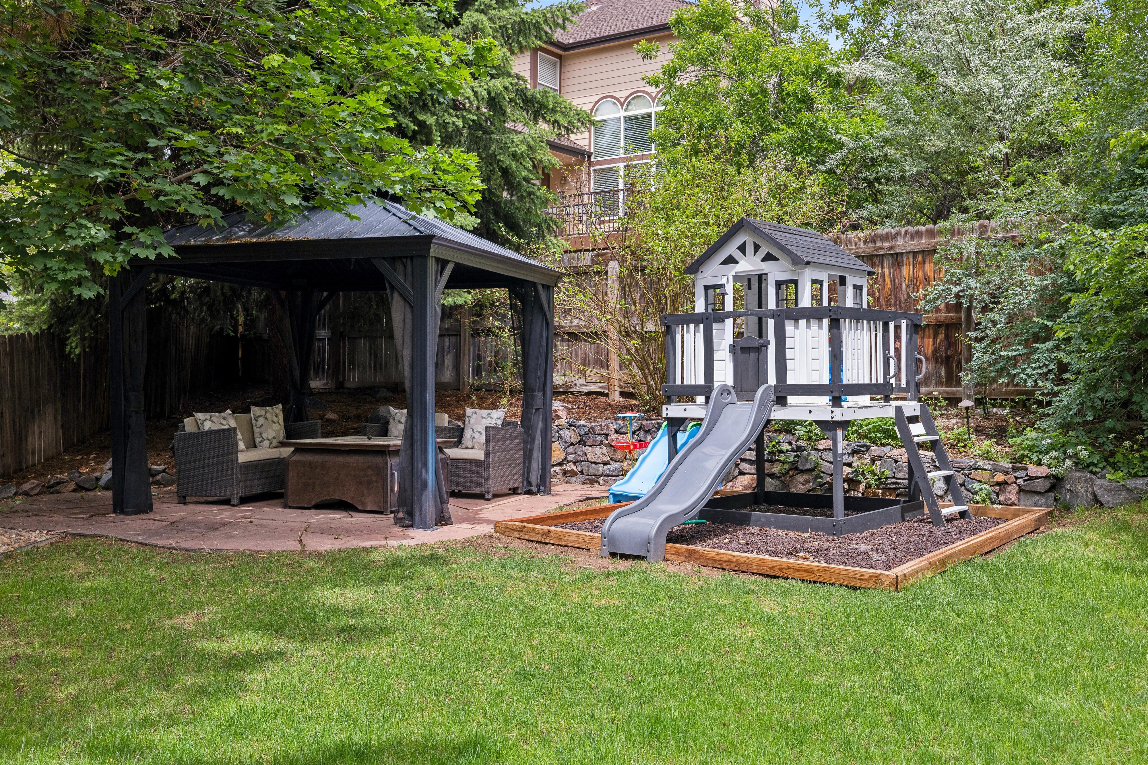  Cherry Creek Schools Home: Wolf Kitchen, Spa Suite & Backyard Golf Simulator - 物件實景