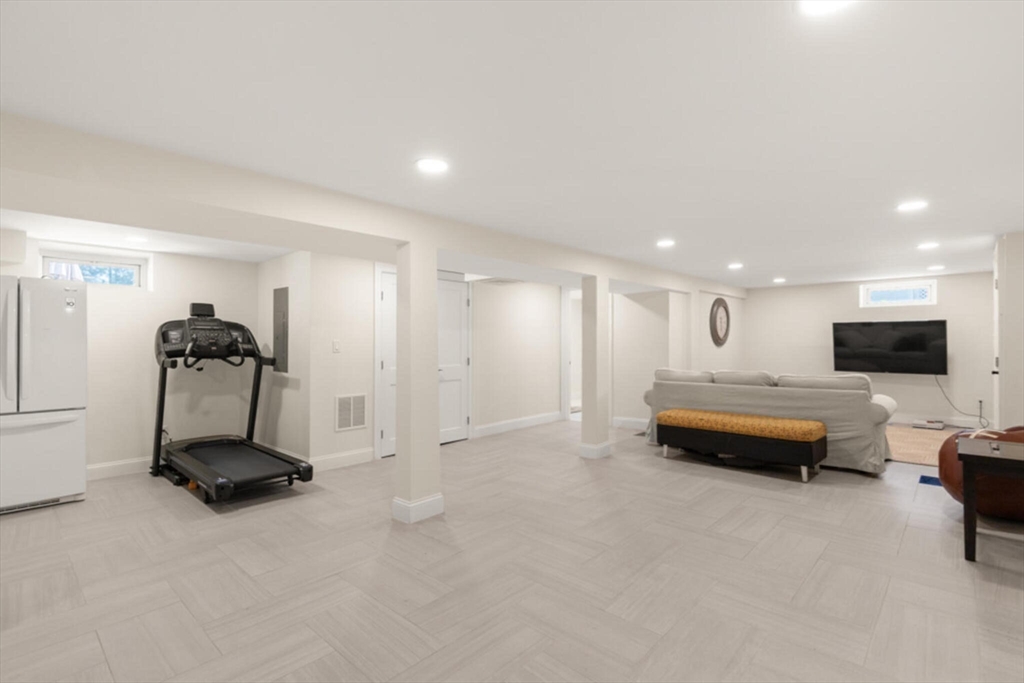 Braintree, Massachusetts, 02184, United States, 3 Bedrooms Bedrooms, ,5 BathroomsBathrooms,Residential,For Sale,1940889
