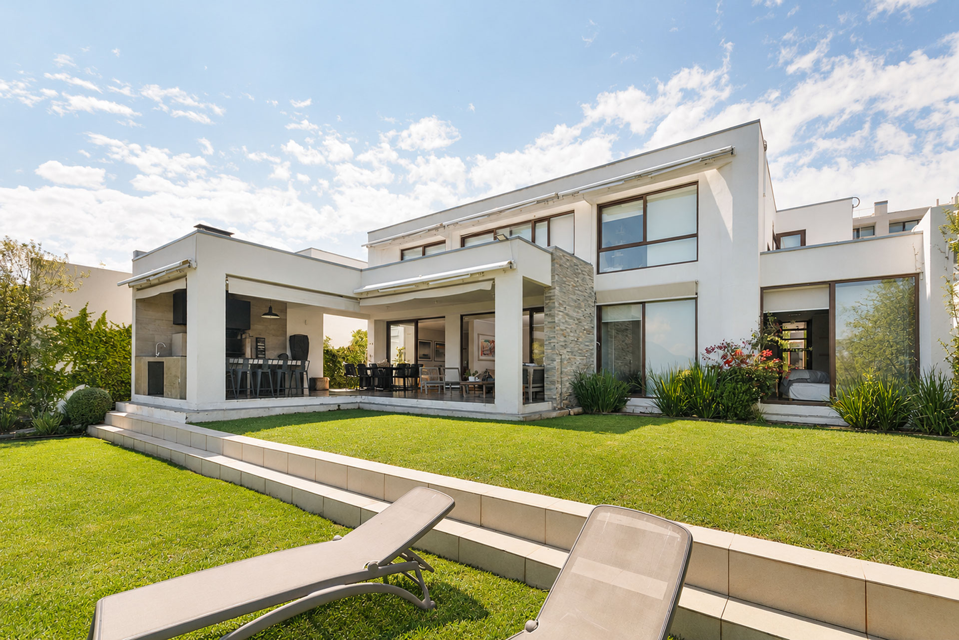  Modern Mediterranean-style house in a gated community - 物件實景