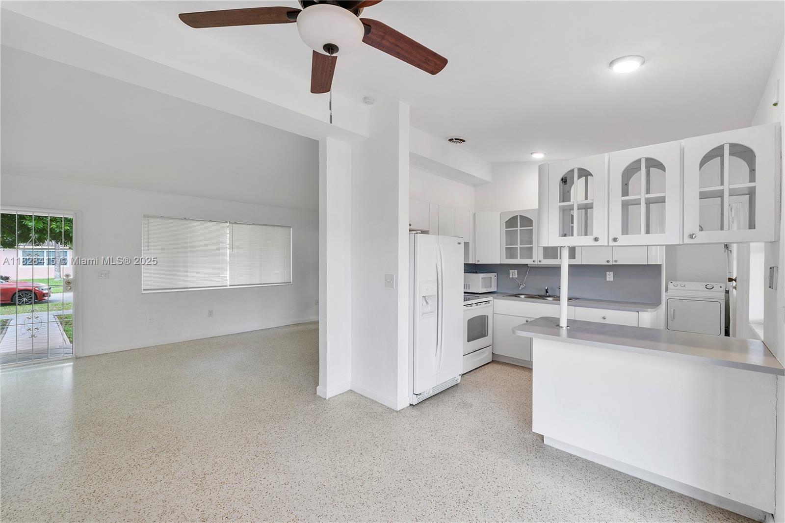 Miami, Florida, 33165, United States, 3 Bedrooms Bedrooms, ,2 BathroomsBathrooms,Residential,For Sale,1882304