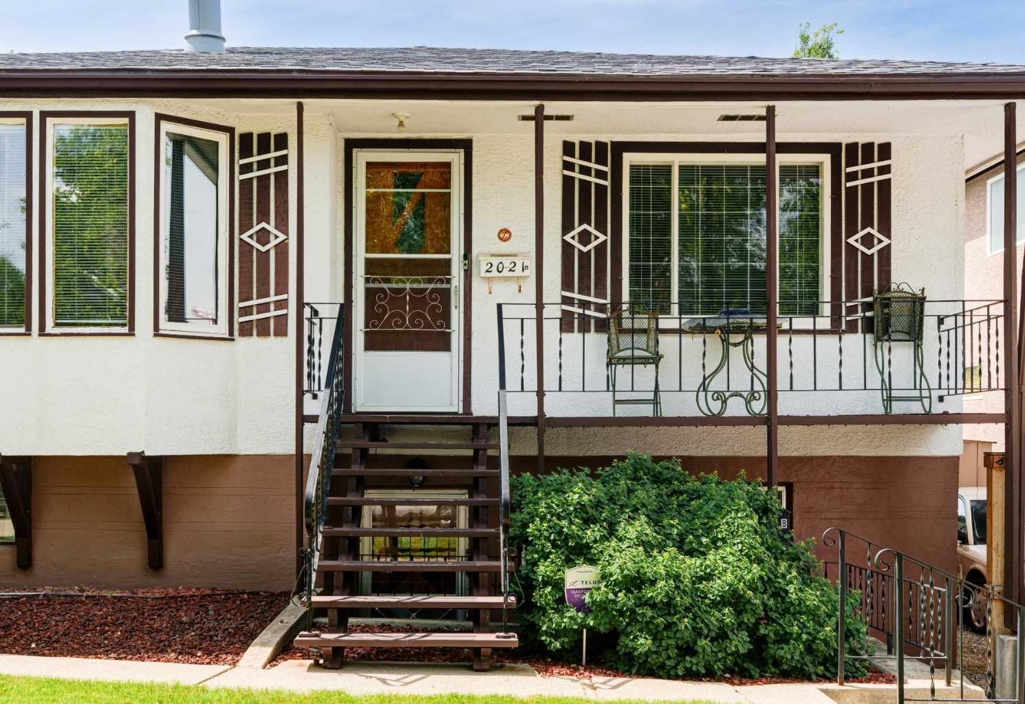 CALGARY, Alberta, T3E 2S7, CA, 3 Bedrooms Bedrooms, ,2 BathroomsBathrooms,Residential,For Sale,1896570