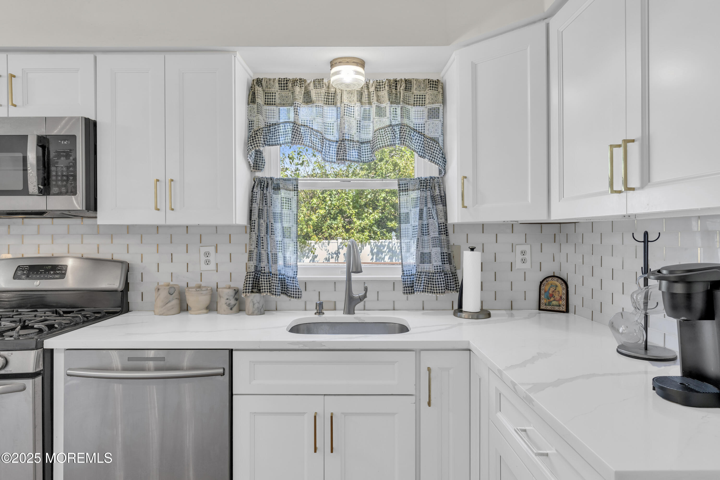 Hazlet, New Jersey, 07734, United States, 4 Bedrooms Bedrooms, ,2 BathroomsBathrooms,Residential,For Sale,1916548