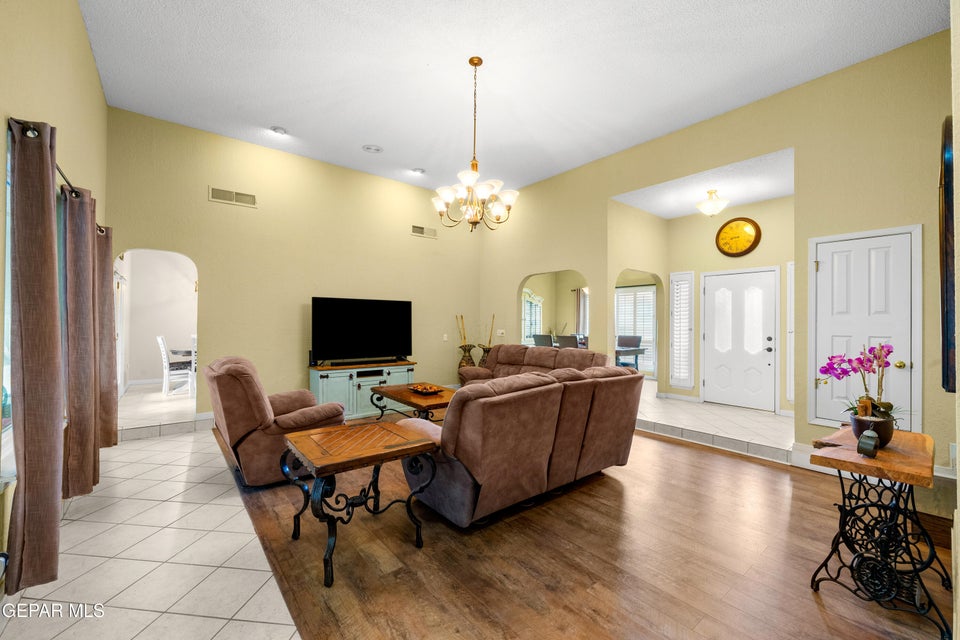 El Paso, Texas, 79912, United States, 4 Bedrooms Bedrooms, ,2 BathroomsBathrooms,Residential,For Sale,1921658