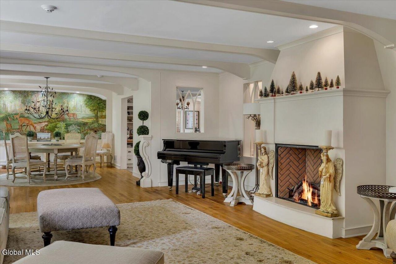 Queensbury, New York, 12804, United States, 4 Bedrooms Bedrooms, ,4 BathroomsBathrooms,Residential,For Sale,2003440