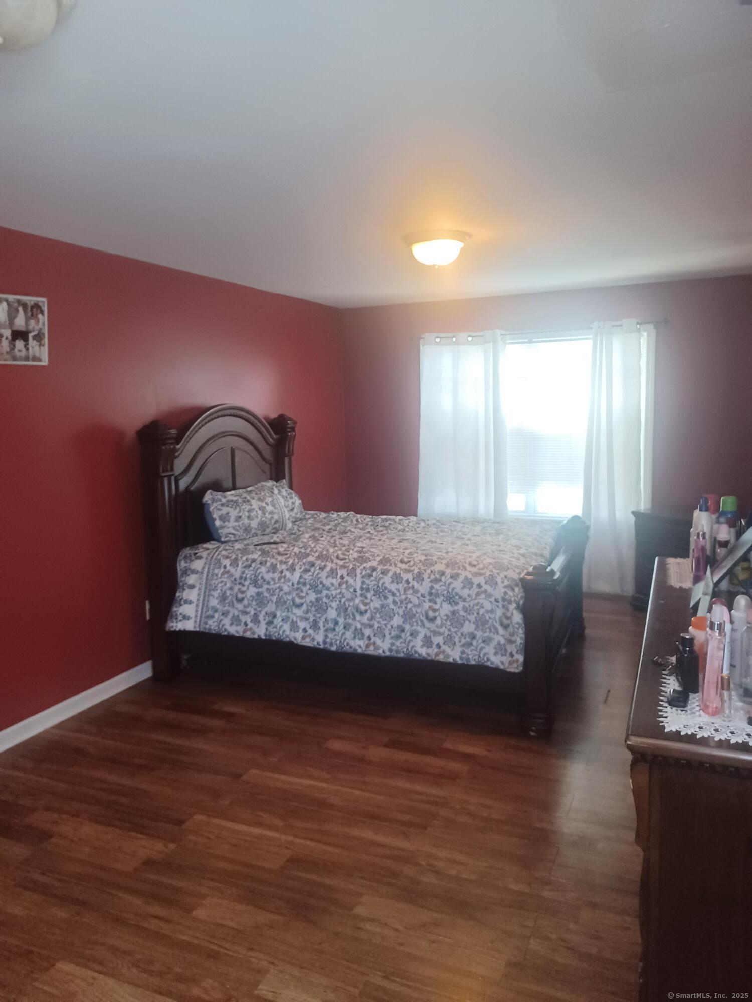 Stratford, Connecticut, 06614, United States, 3 Bedrooms Bedrooms, ,2 BathroomsBathrooms,Residential,For Sale,1926191