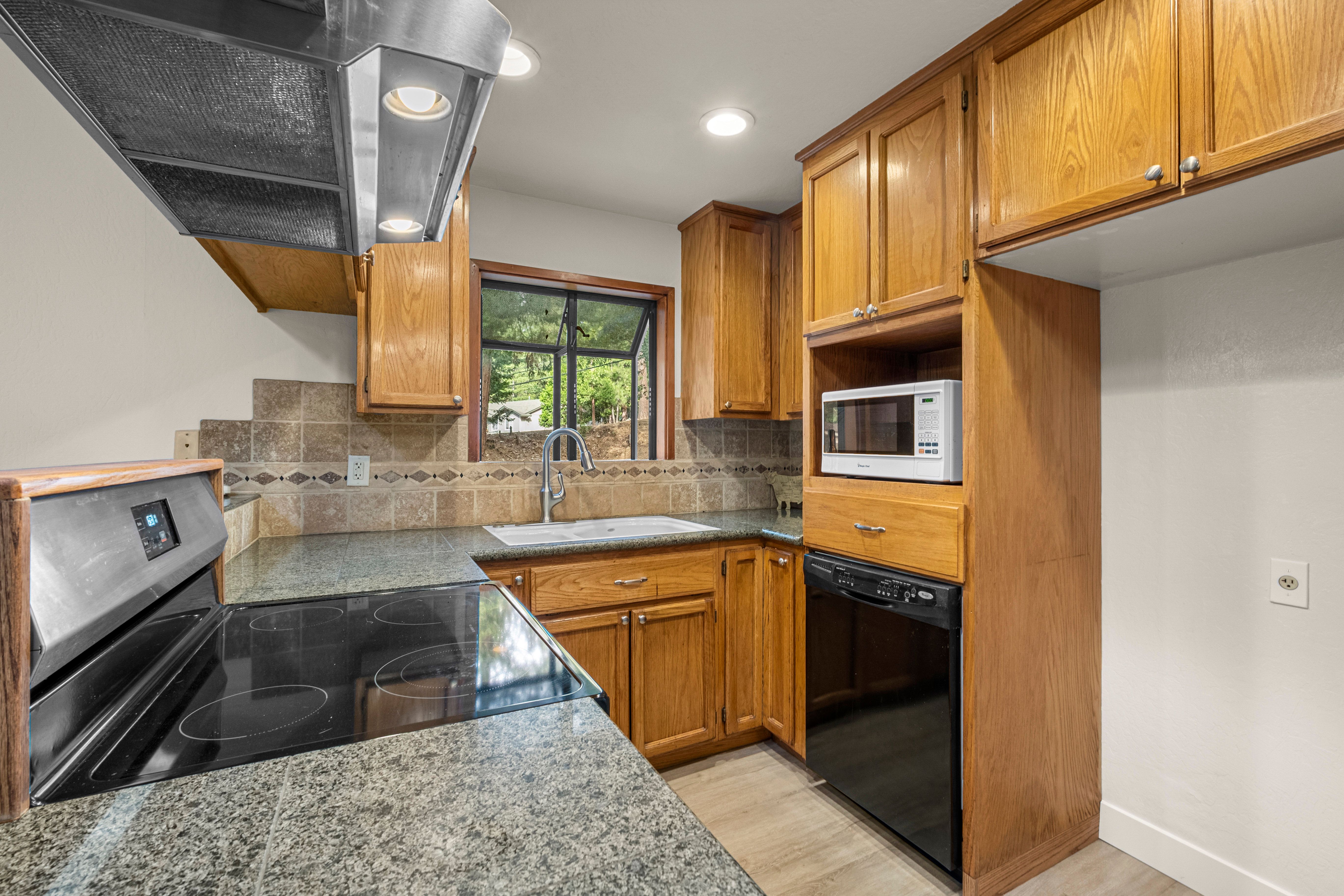  5648 Sierra Springs Drive, Pollock Pines, CA 95726 - 物件實景