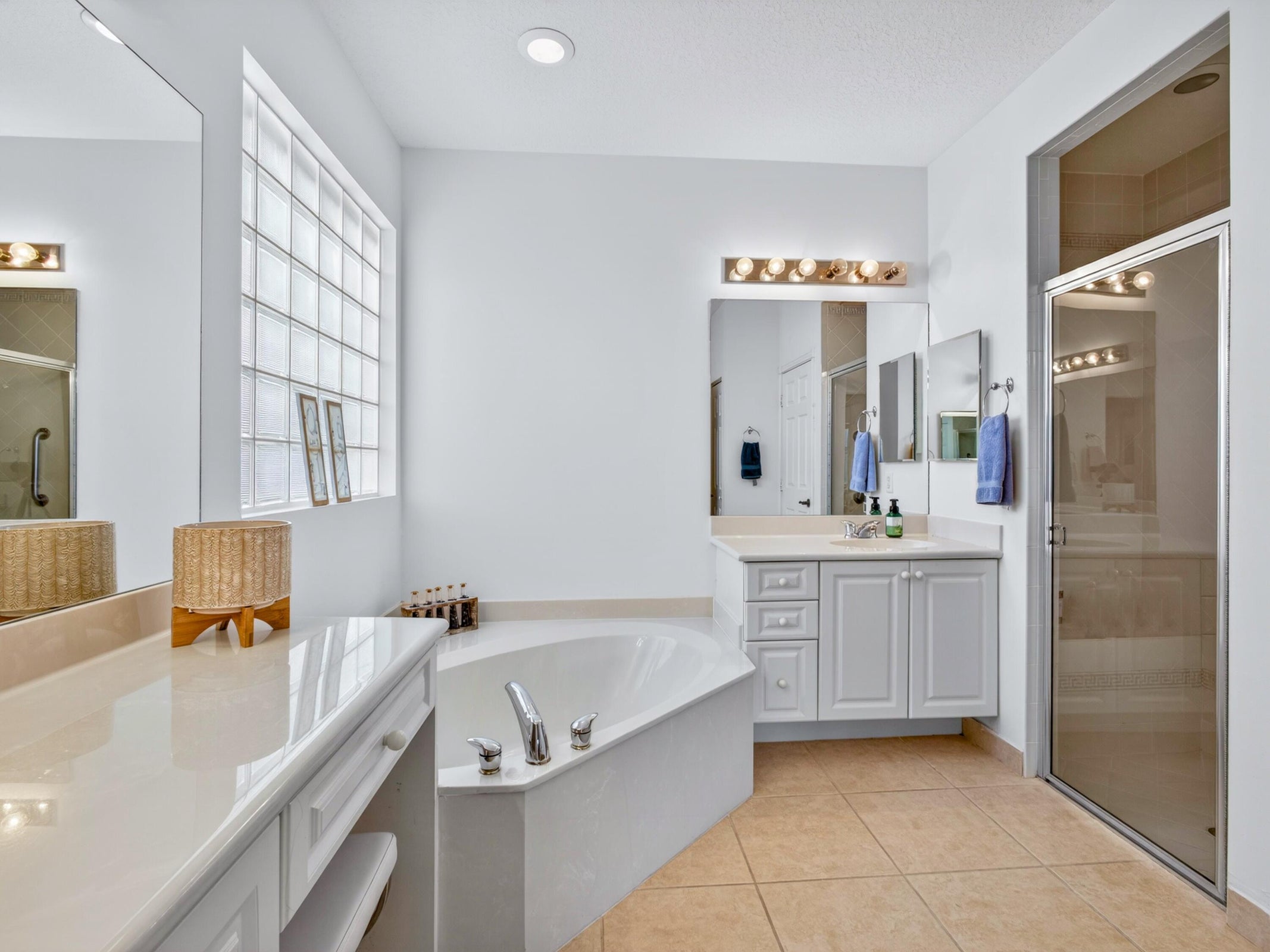 Lake Worth, Florida, 33467, United States, 2 Bedrooms Bedrooms, ,2 BathroomsBathrooms,Residential,For Sale,2005315