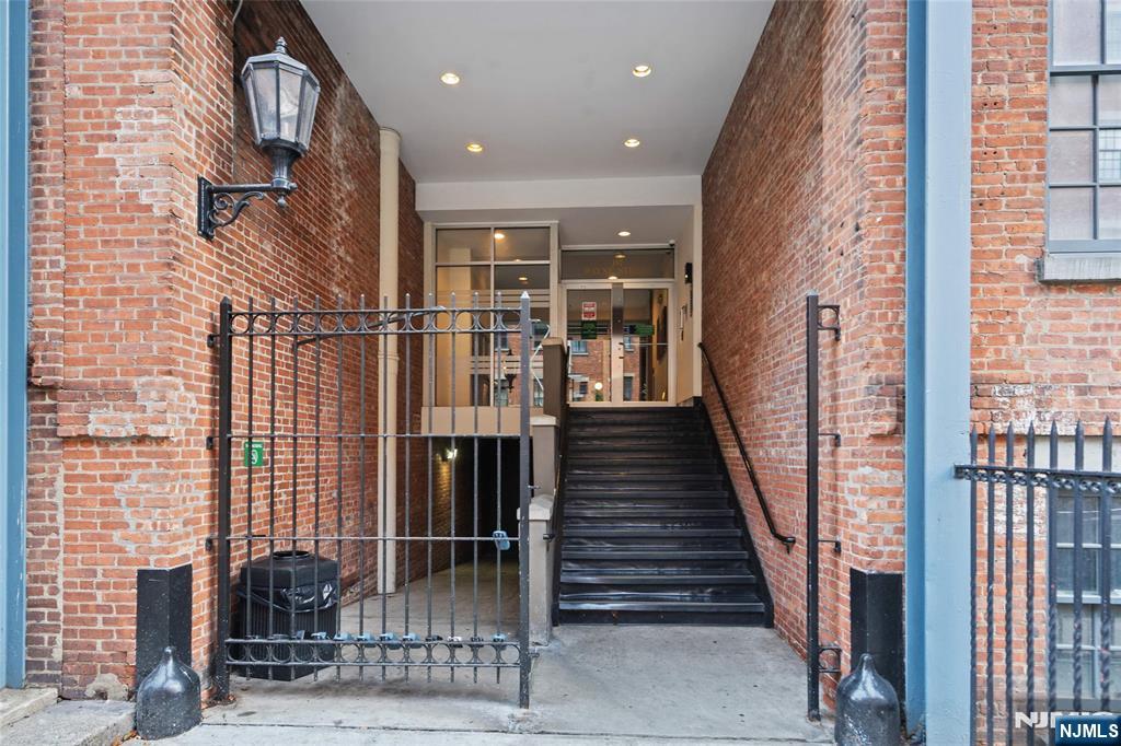 Jersey City, New Jersey, 07302, United States, 2 Bedrooms Bedrooms, ,2 BathroomsBathrooms,Residential,For Sale,1927201