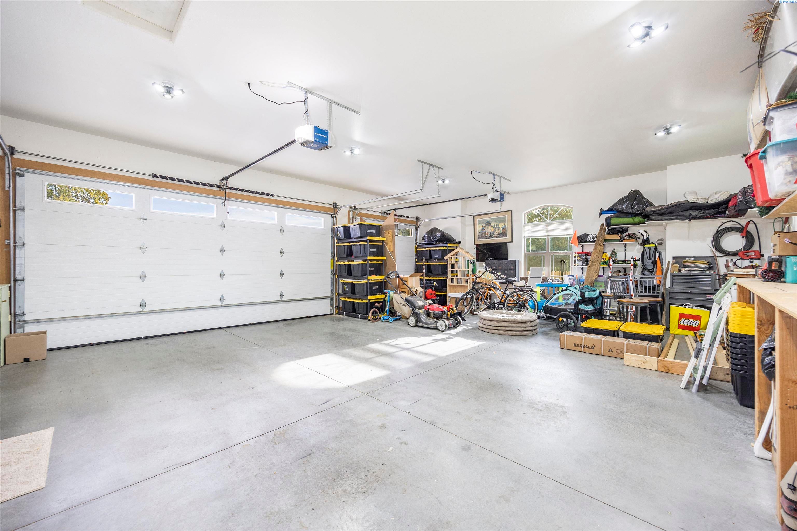 Pasco, Washington, 99301, United States, 3 Bedrooms Bedrooms, ,3 BathroomsBathrooms,Residential,For Sale,1981620