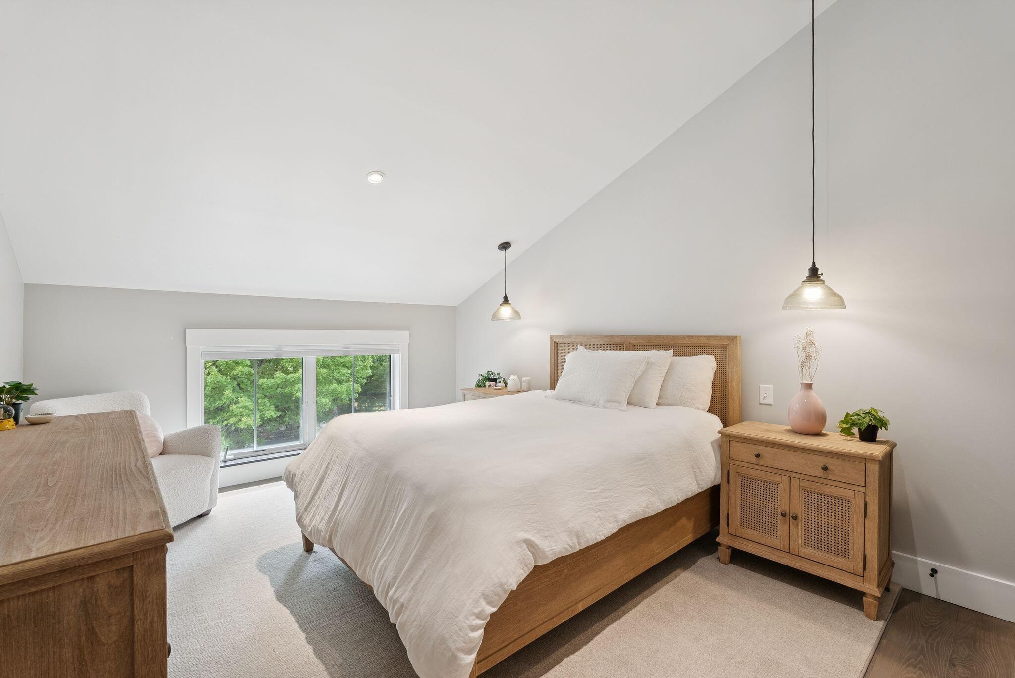 Falmouth, Maine, 04105, United States, 3 Bedrooms Bedrooms, ,4 BathroomsBathrooms,Residential,For Sale,1975511