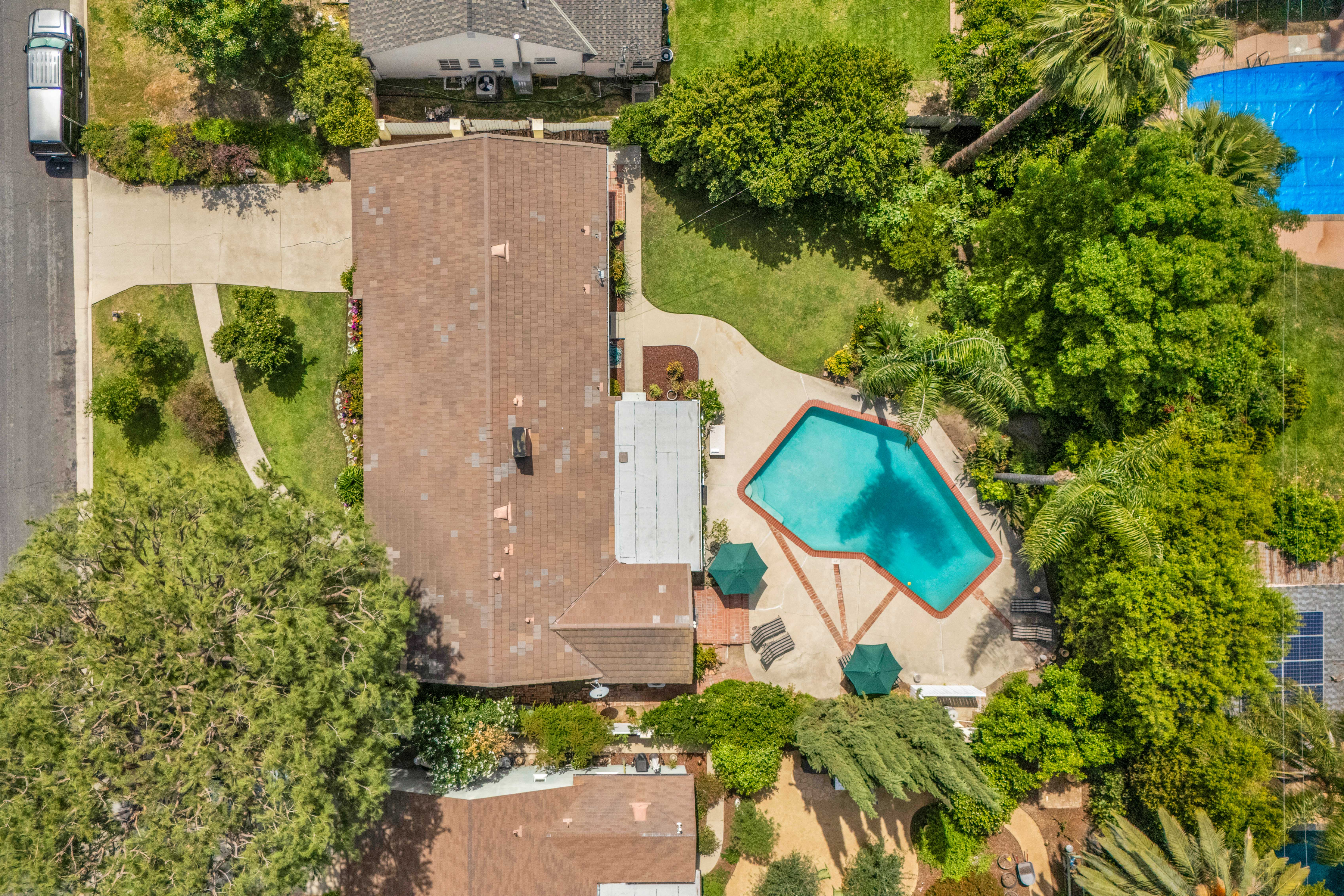  6843 Chisholm Avenue - 物件實景