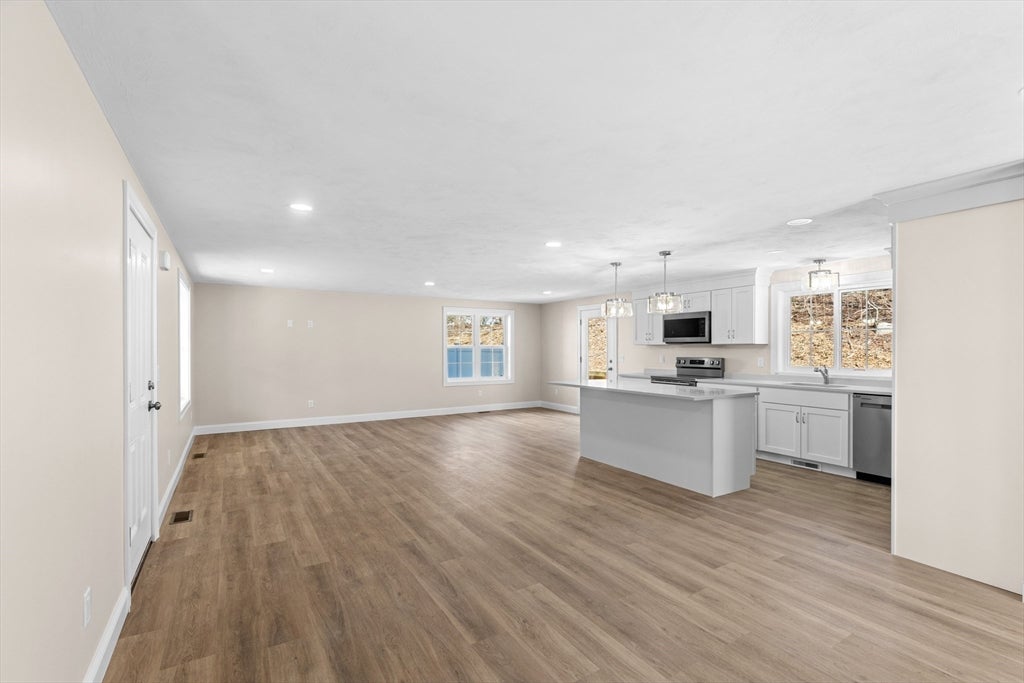 Plymouth, Massachusetts, 02360, United States, 3 Bedrooms Bedrooms, ,4 BathroomsBathrooms,Residential,For Sale,2049050