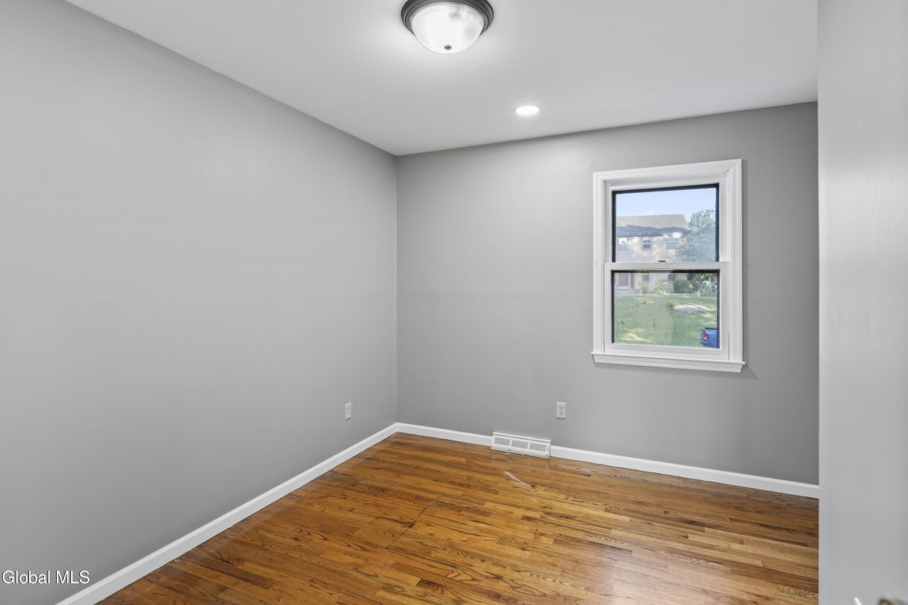 Niskayuna, New York, 12309, United States, 6 Bedrooms Bedrooms, ,4 BathroomsBathrooms,Residential,For Sale,1906999