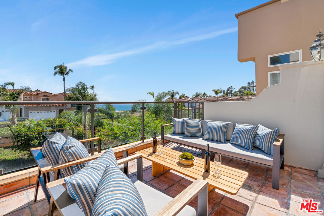 Malibu, California, 90265, United States, 2 Bedrooms Bedrooms, ,3 BathroomsBathrooms,Residential,For Sale,1902662