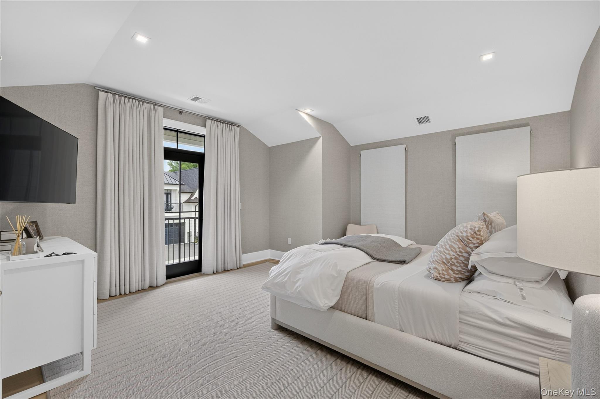  63 Three Ponds Lane W, Woodbury, NY, 11797 - 物件實景