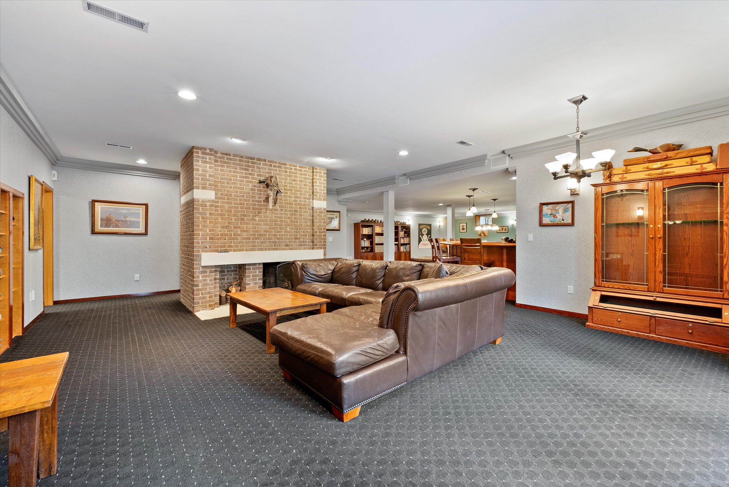 Grafton, Wisconsin, 53024, United States, 4 Bedrooms Bedrooms, ,6 BathroomsBathrooms,Residential,For Sale,1989565