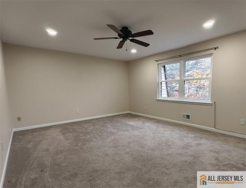 North Brunswick, New Jersey, 08902, United States, 3 Bedrooms Bedrooms, ,3 BathroomsBathrooms,Residential,For Sale,1992119